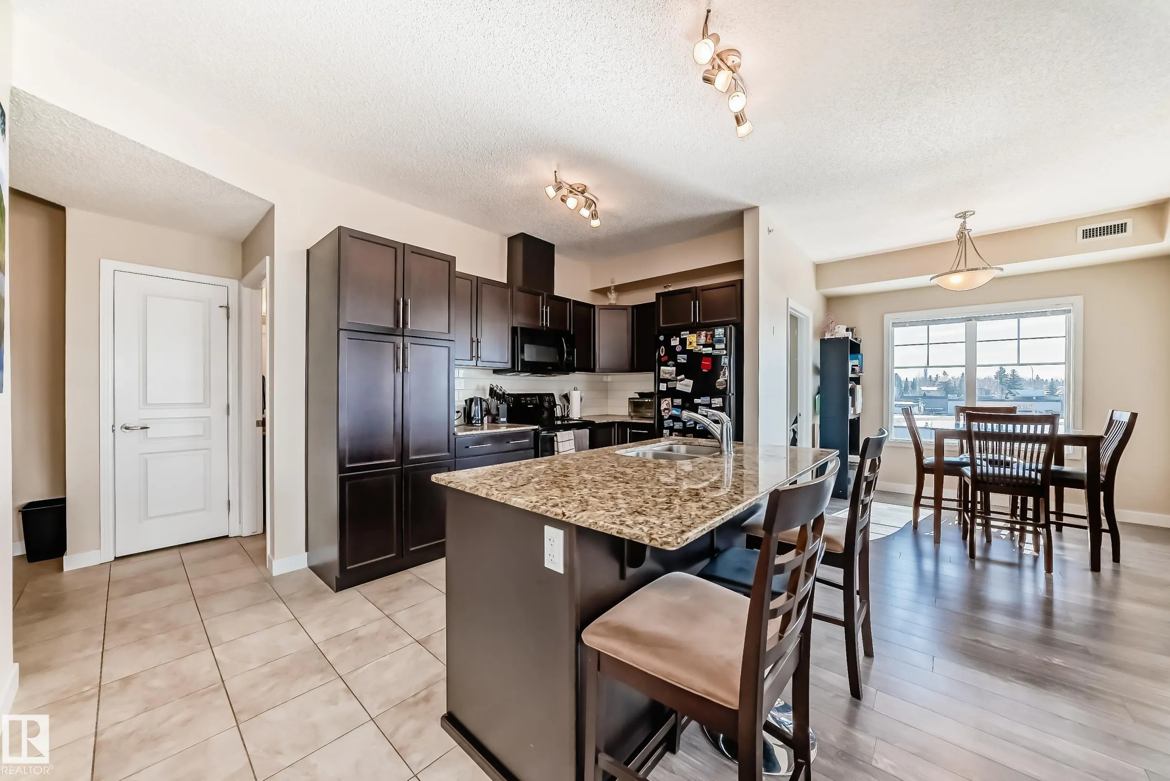 4 AUGUSTINE Crescent