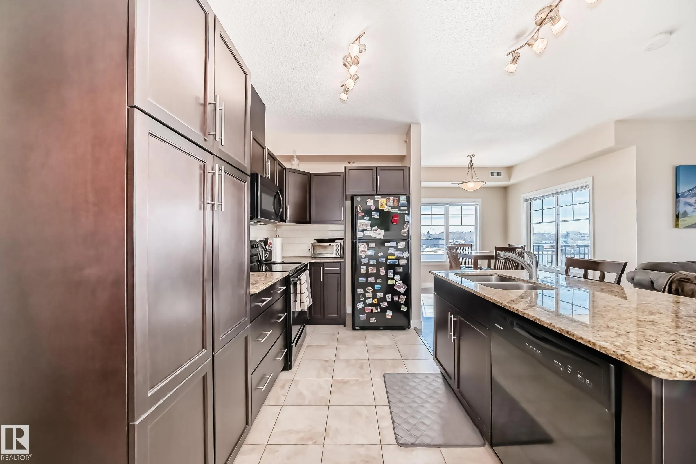 4 AUGUSTINE Crescent