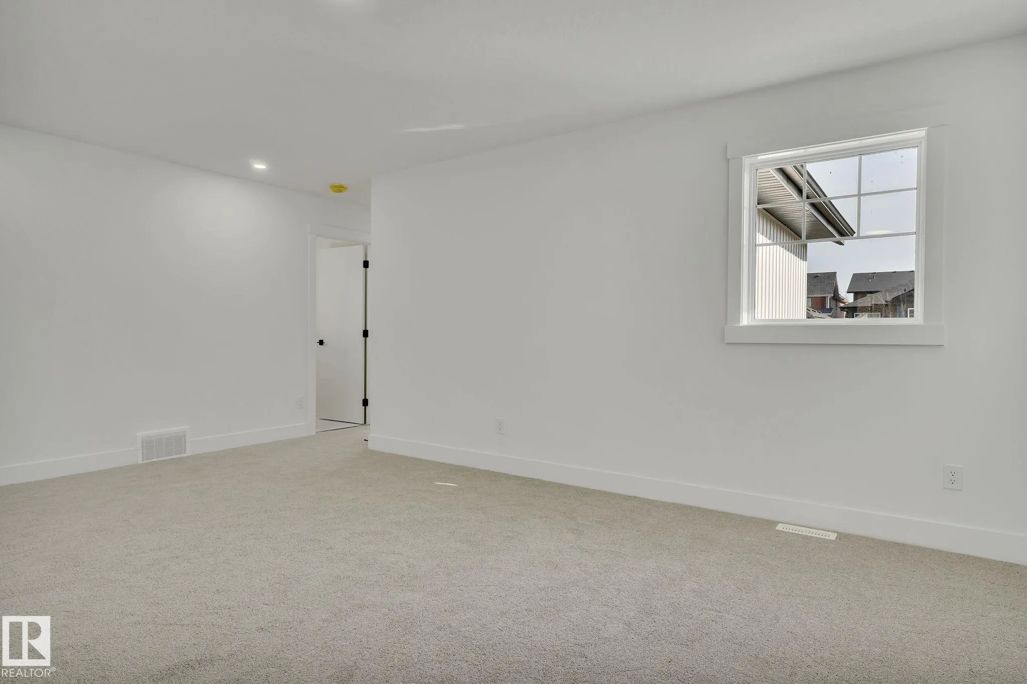 1133 GYRFALCON Crescent