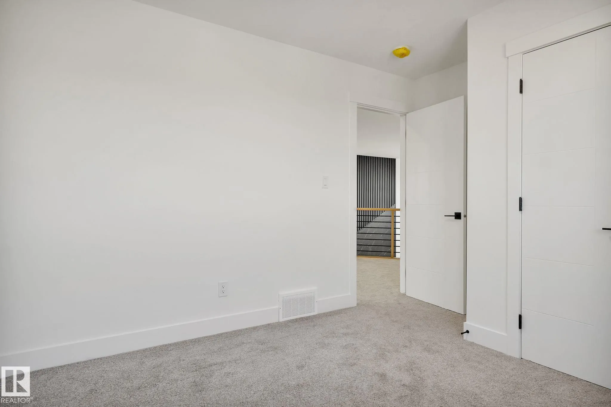 1133 GYRFALCON Crescent