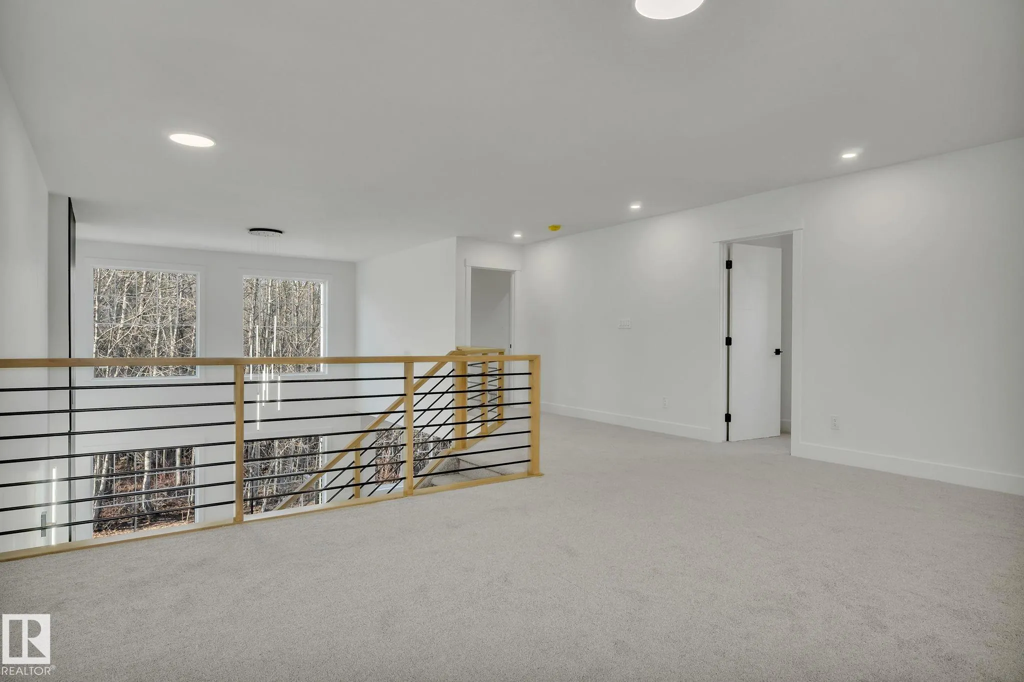 1133 GYRFALCON Crescent