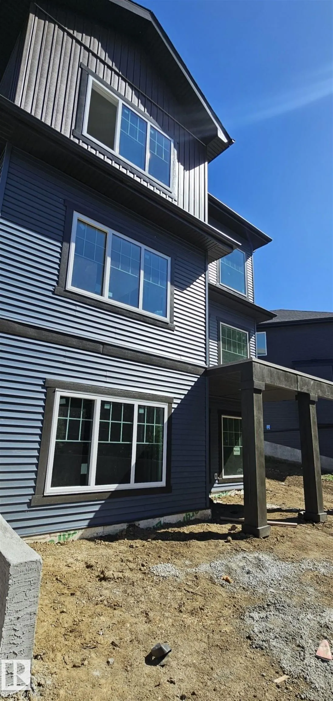 1133 GYRFALCON Crescent