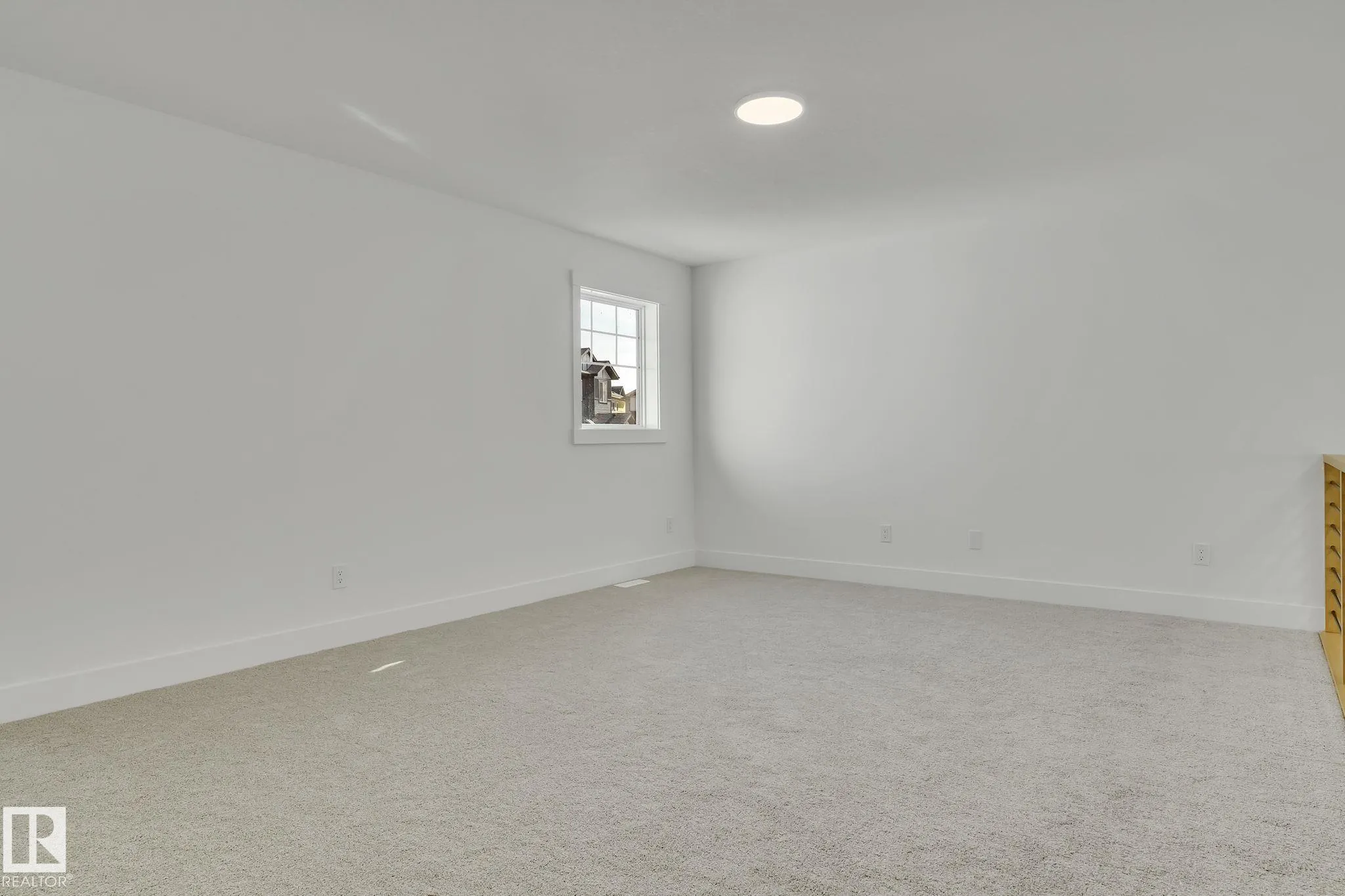 1133 GYRFALCON Crescent