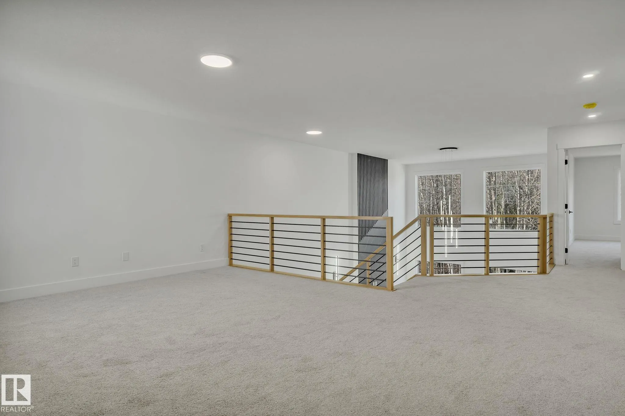 1133 GYRFALCON Crescent