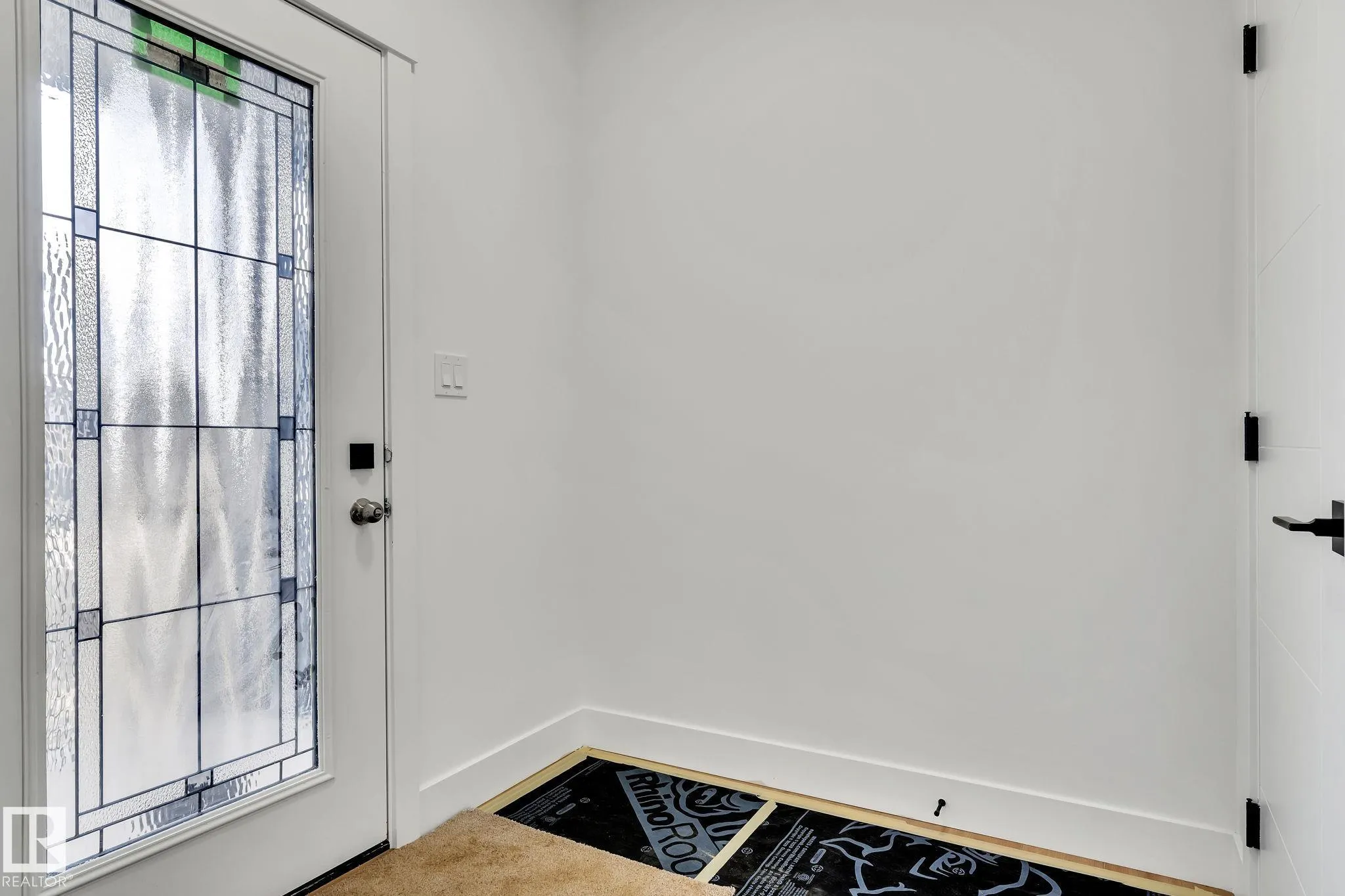 1133 GYRFALCON Crescent