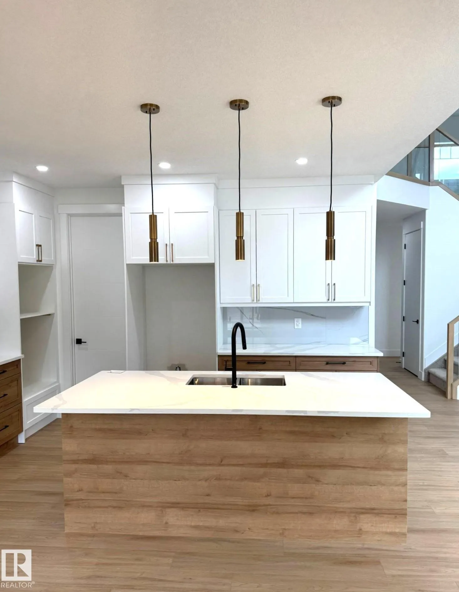 1133 GYRFALCON Crescent