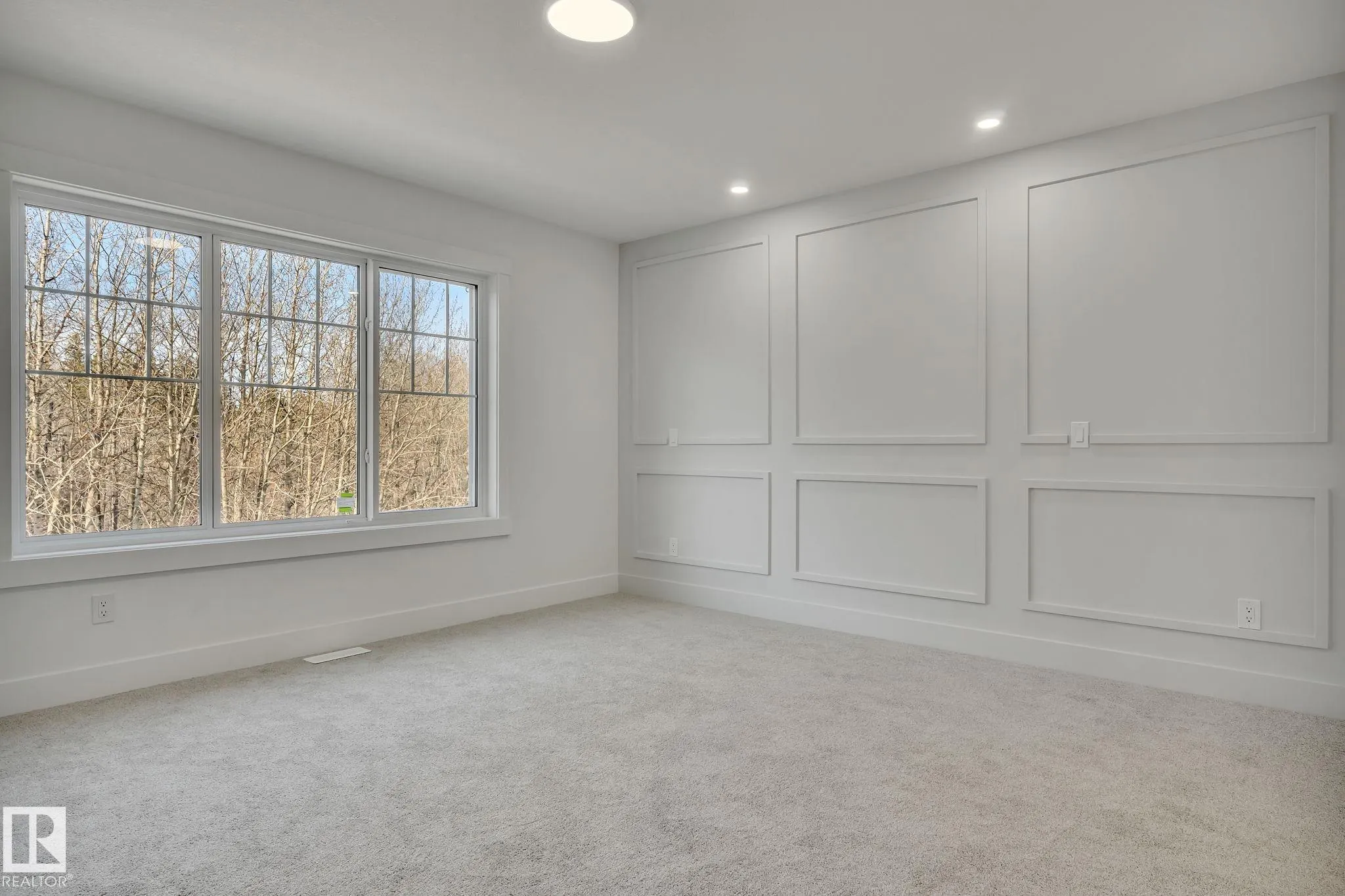 1133 GYRFALCON Crescent