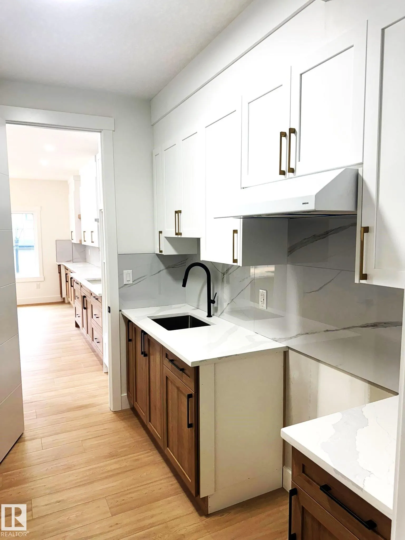 1133 GYRFALCON Crescent