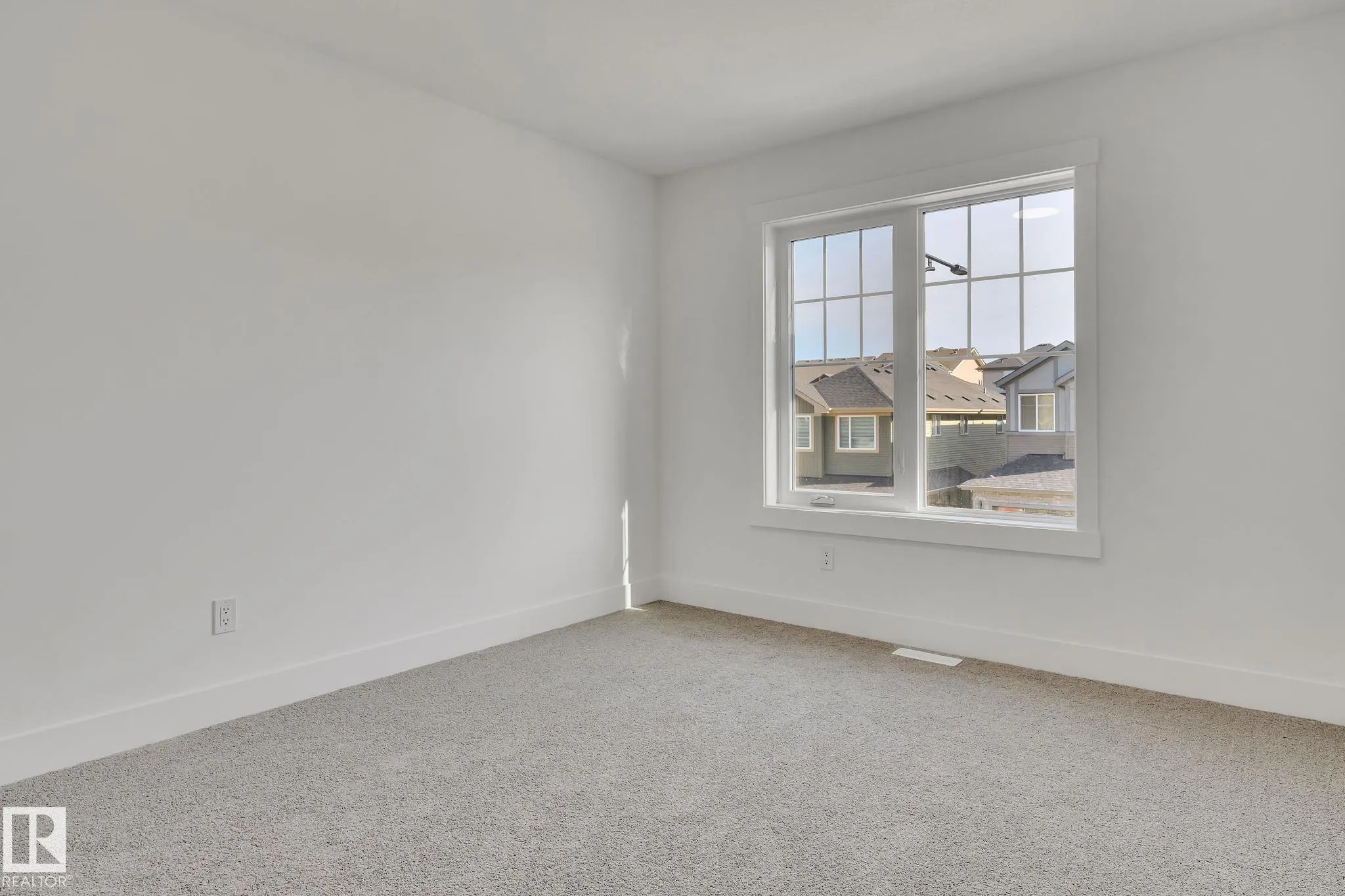 1133 GYRFALCON Crescent