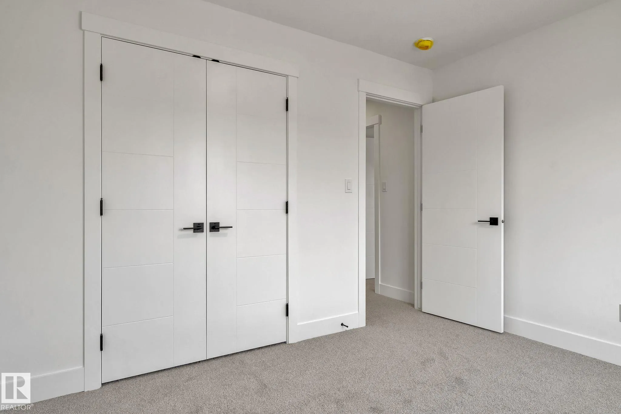 1133 GYRFALCON Crescent
