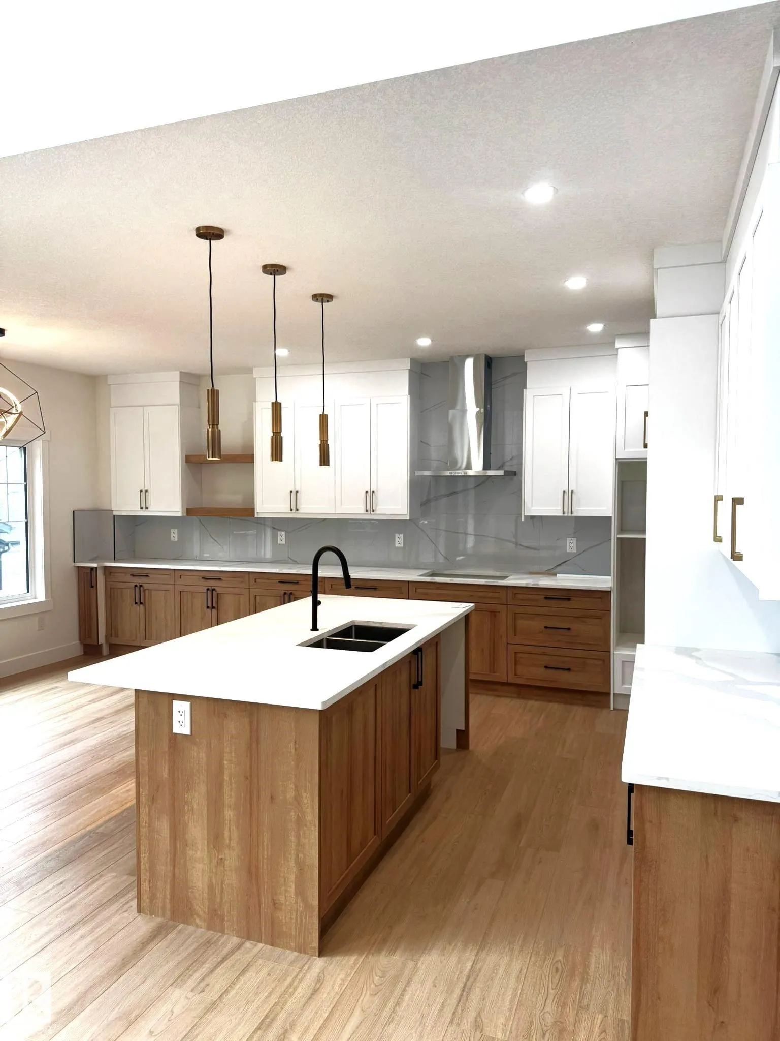 1133 GYRFALCON Crescent
