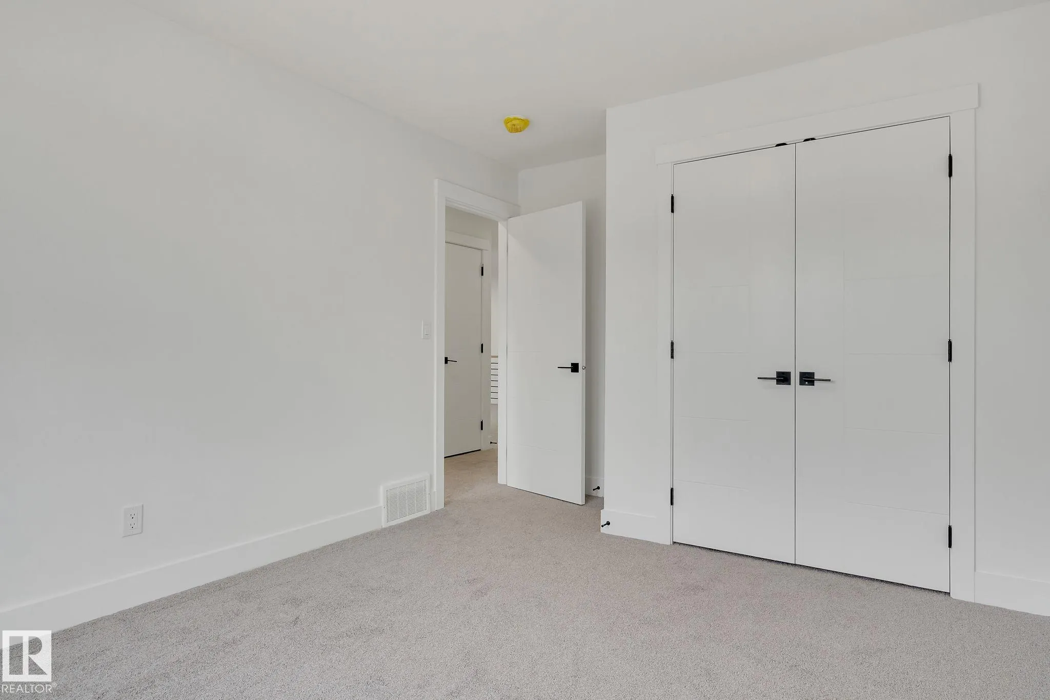 1133 GYRFALCON Crescent