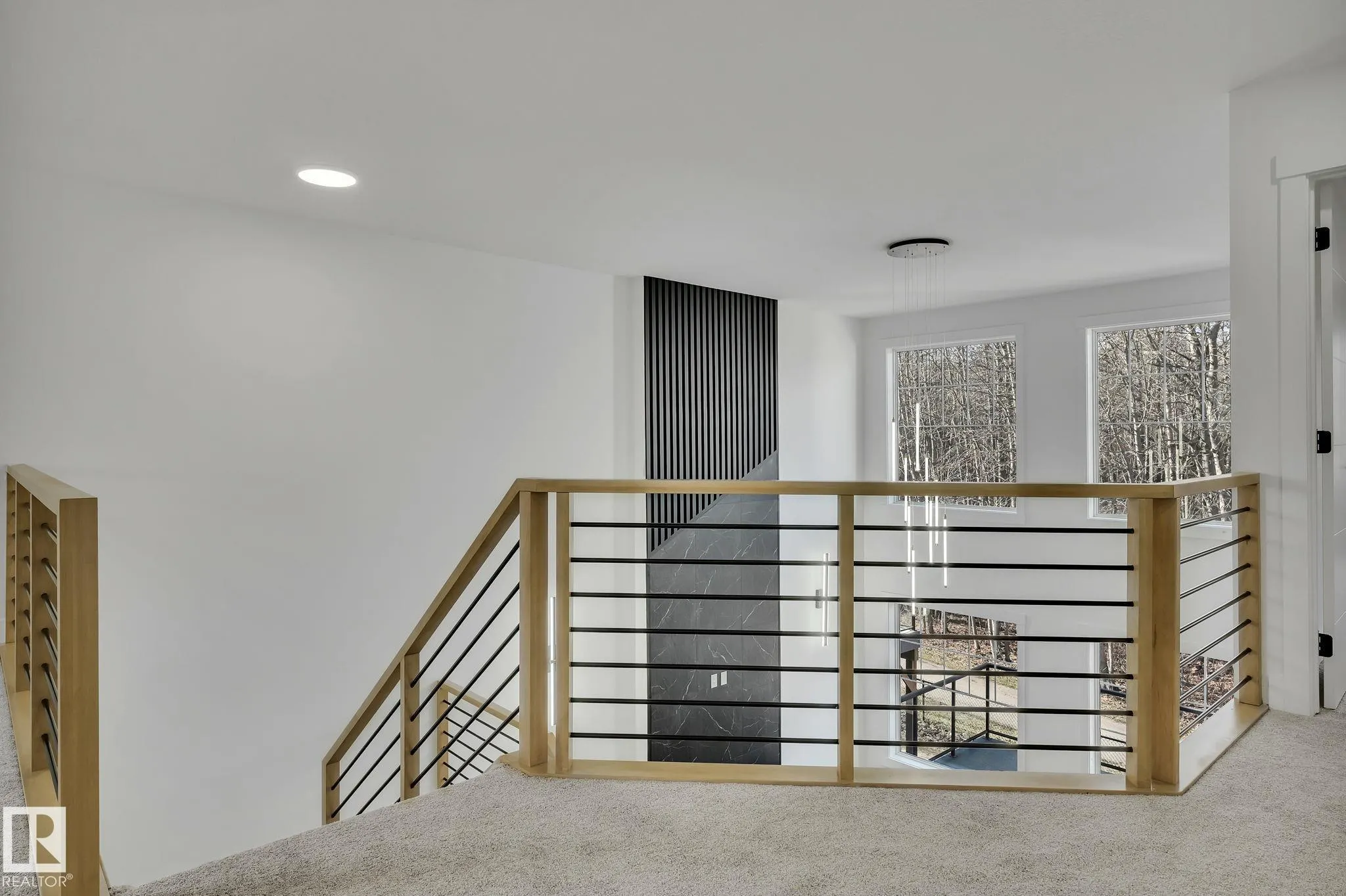 1133 GYRFALCON Crescent
