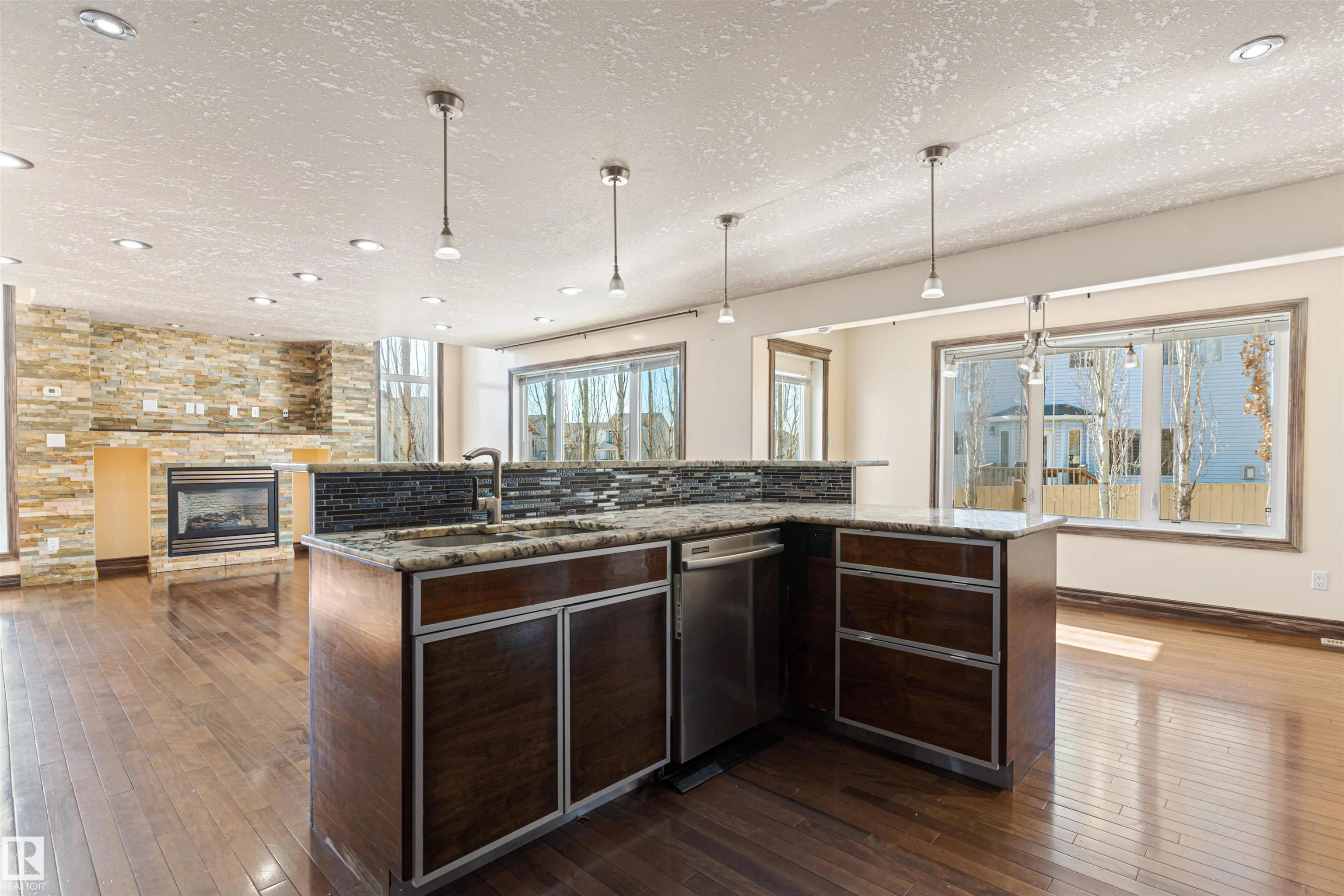 126 ANISE Close