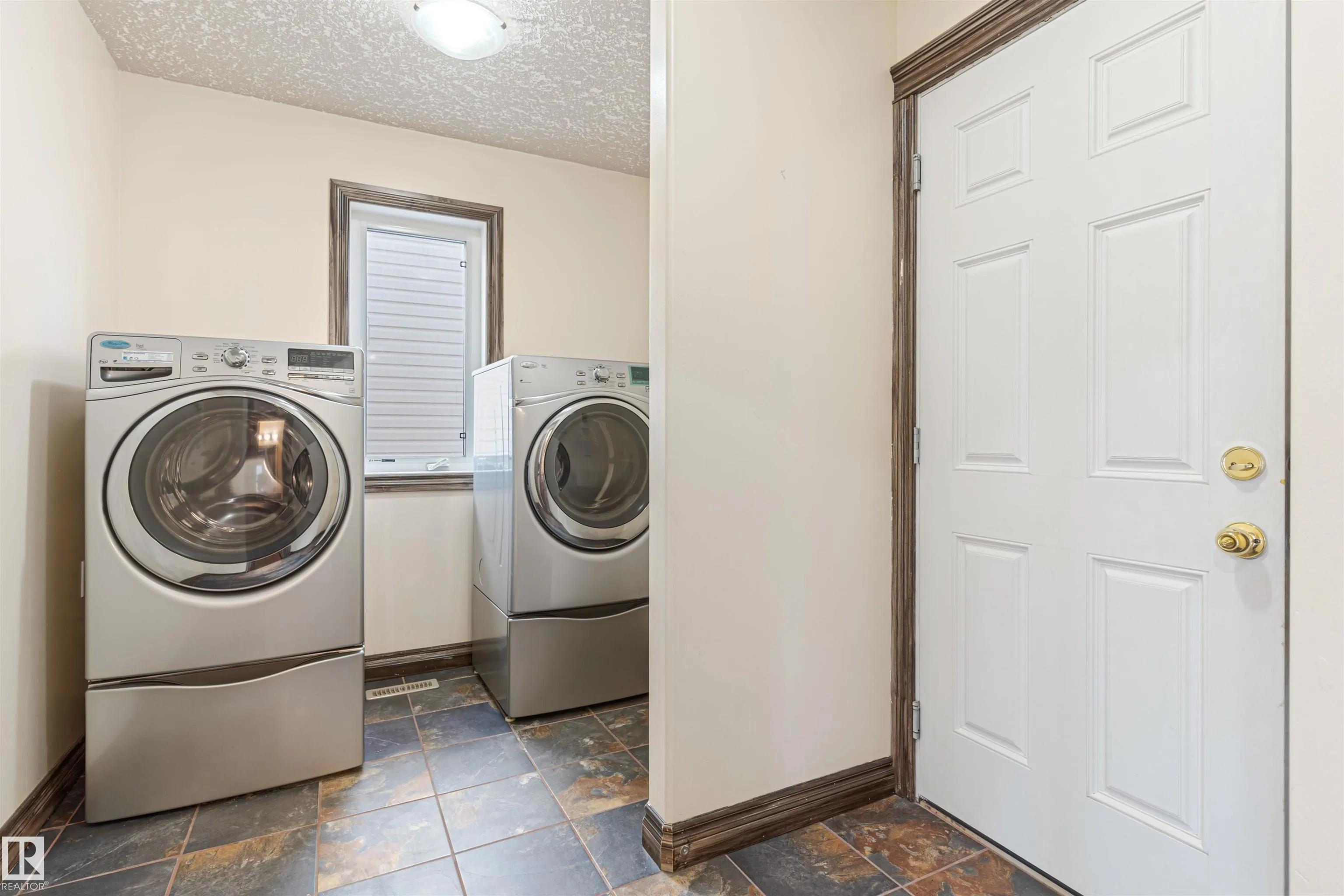 126 ANISE Close