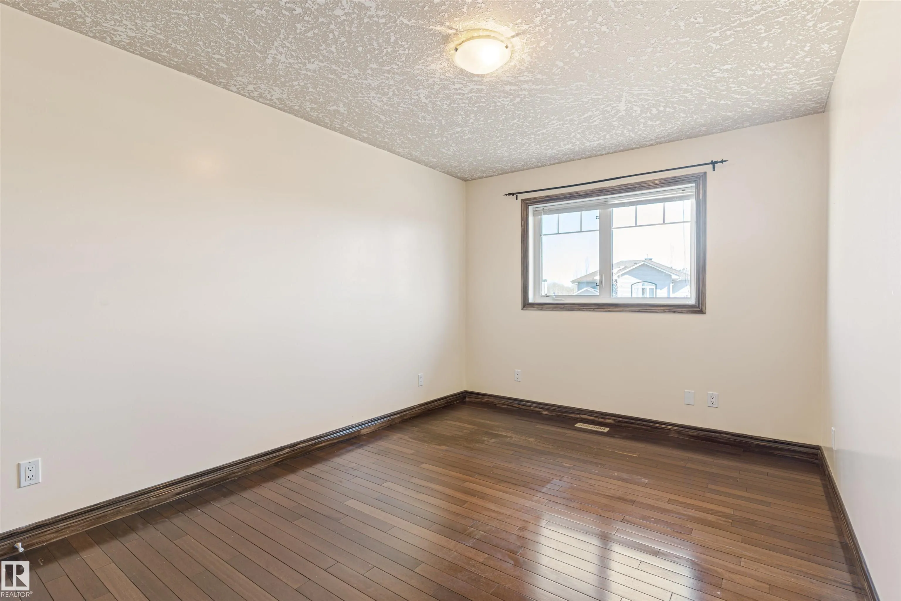 126 ANISE Close