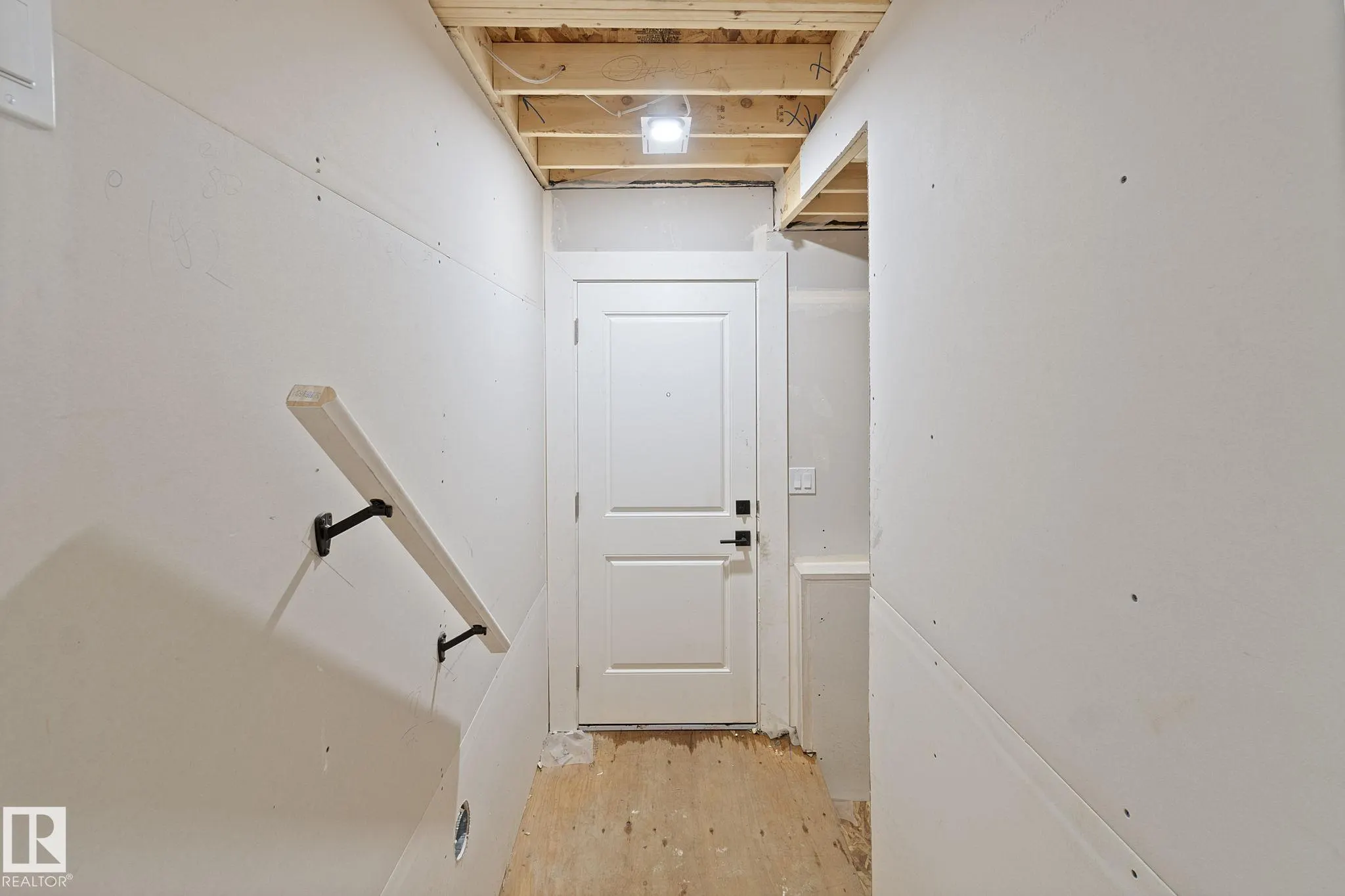 8105 GOURLAY Place