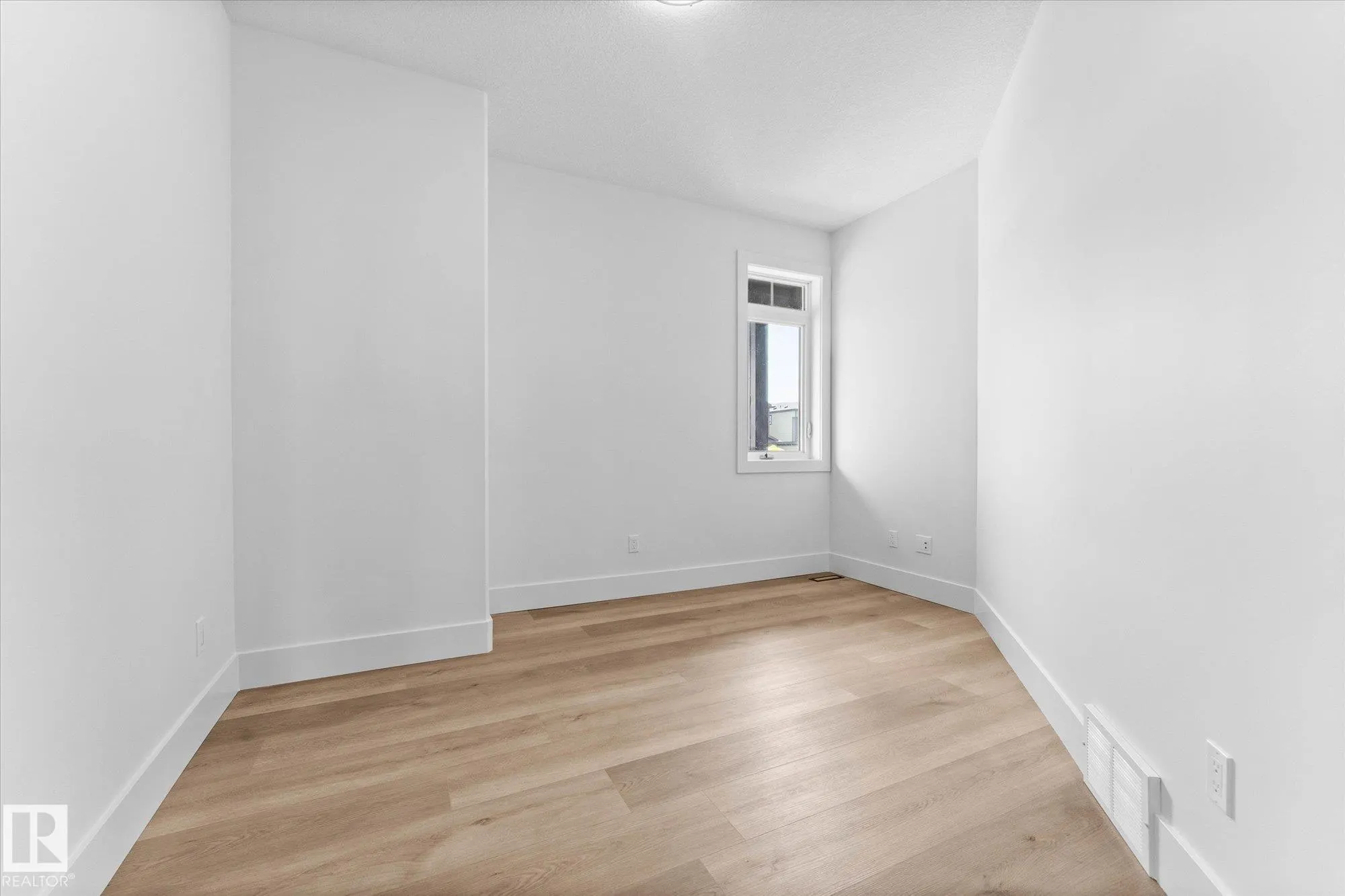 325 MEADOWVIEW Drive