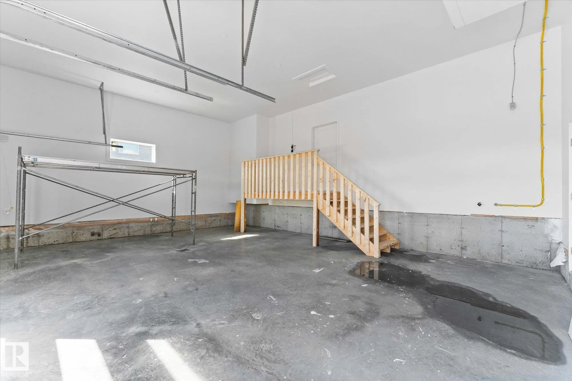 325 MEADOWVIEW Drive