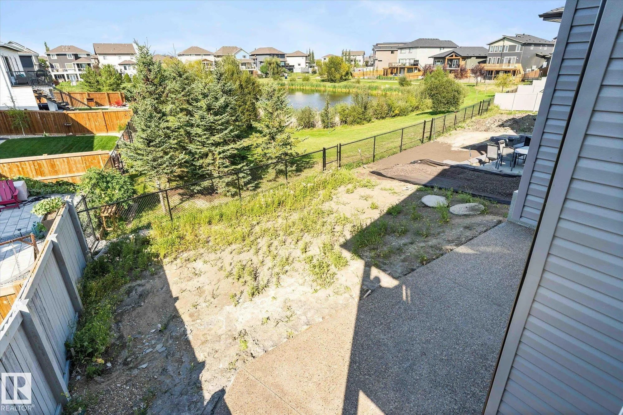 325 MEADOWVIEW Drive