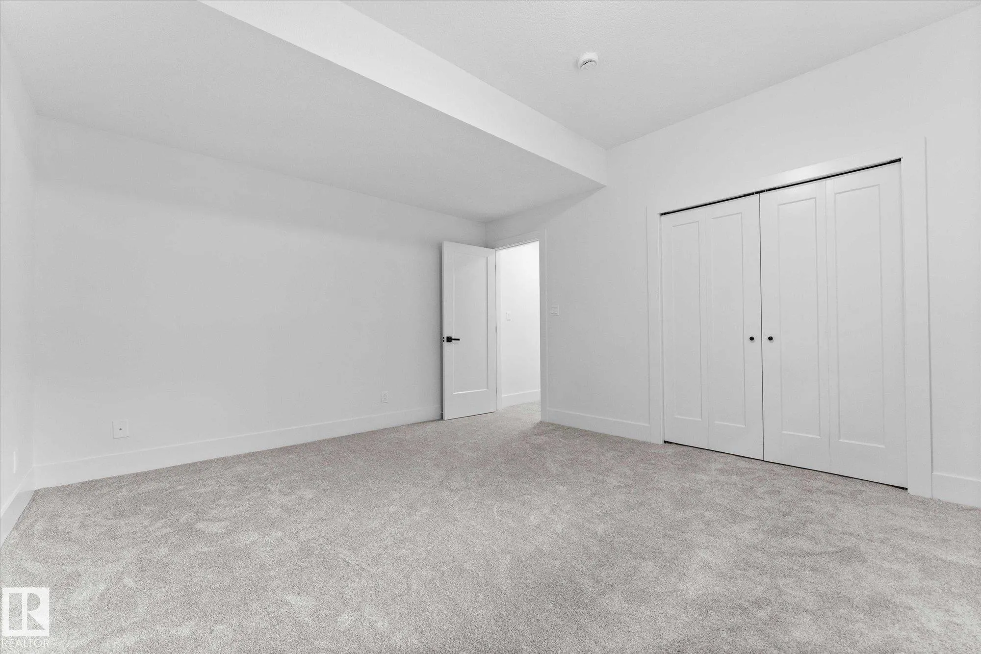 325 MEADOWVIEW Drive