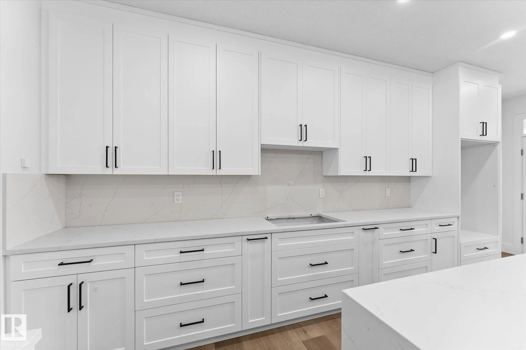 325 MEADOWVIEW Drive