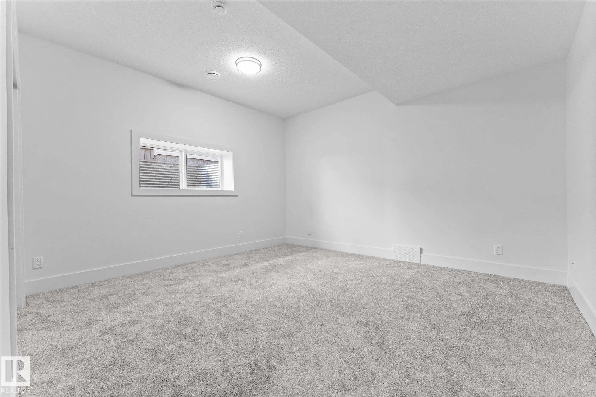 325 MEADOWVIEW Drive