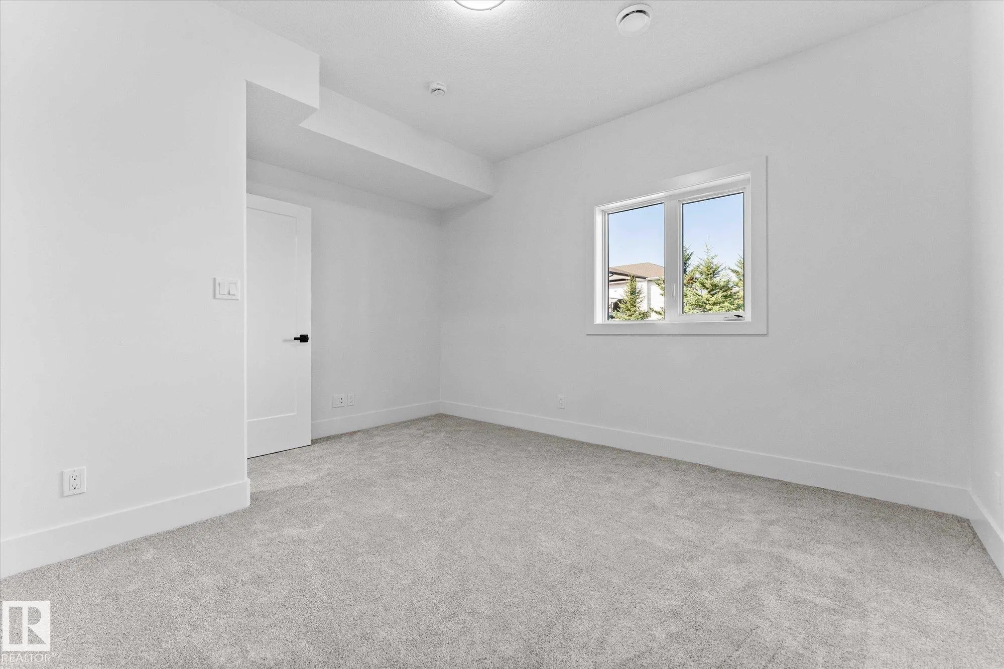 325 MEADOWVIEW Drive