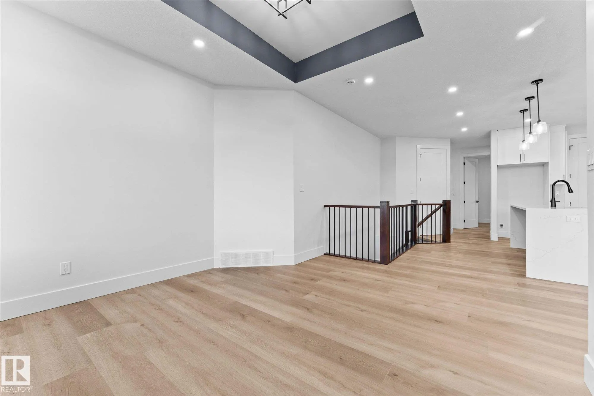325 MEADOWVIEW Drive