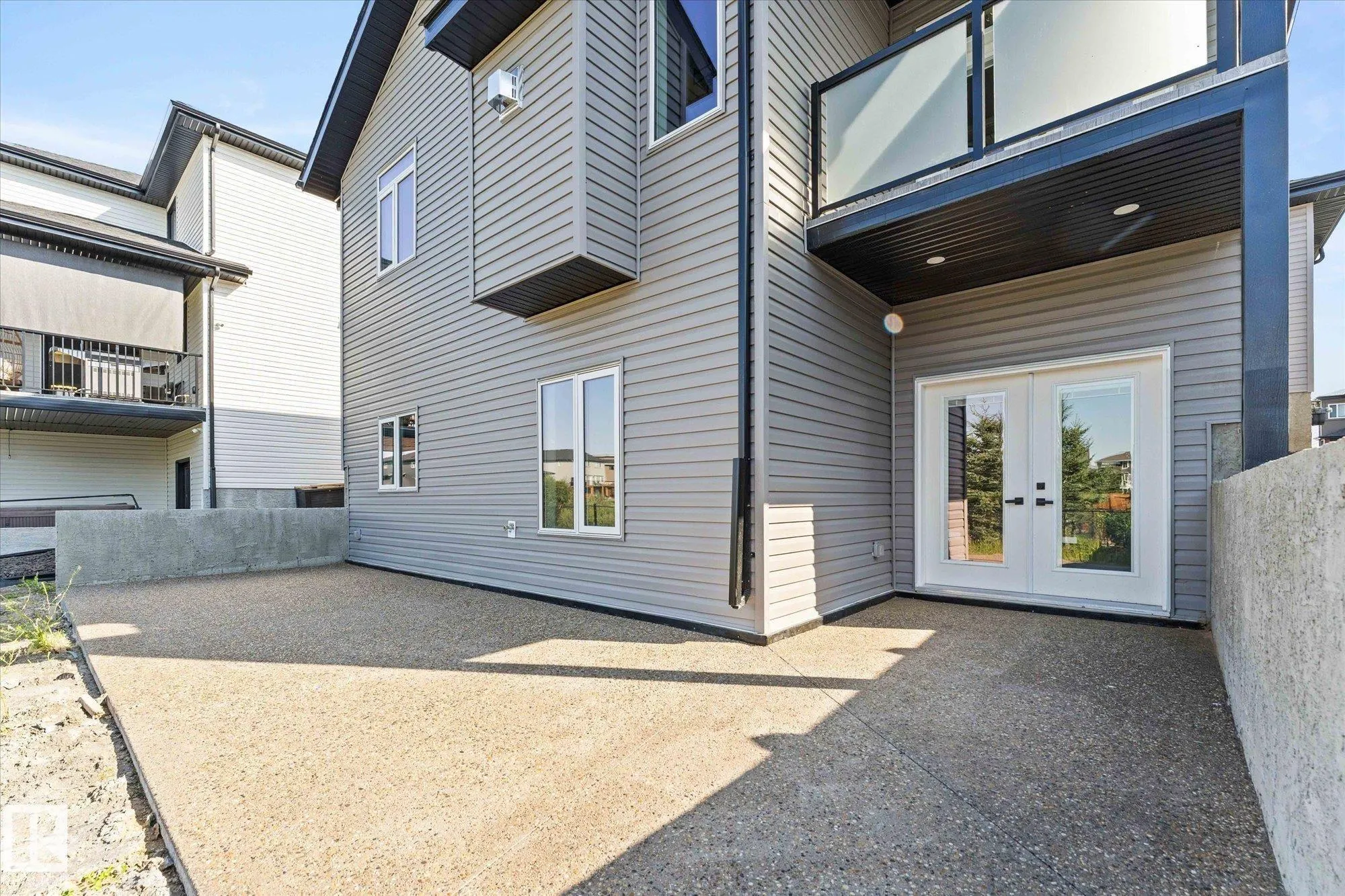 325 MEADOWVIEW Drive