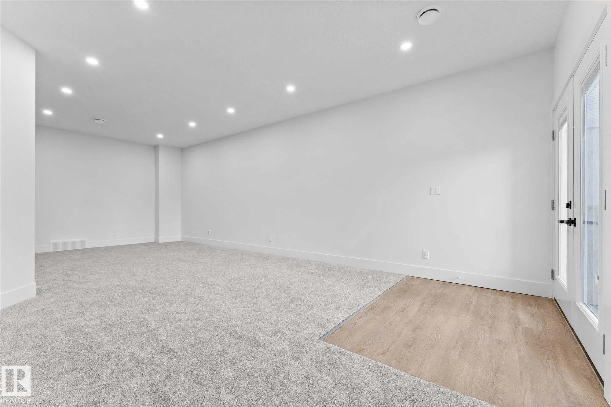 325 MEADOWVIEW Drive