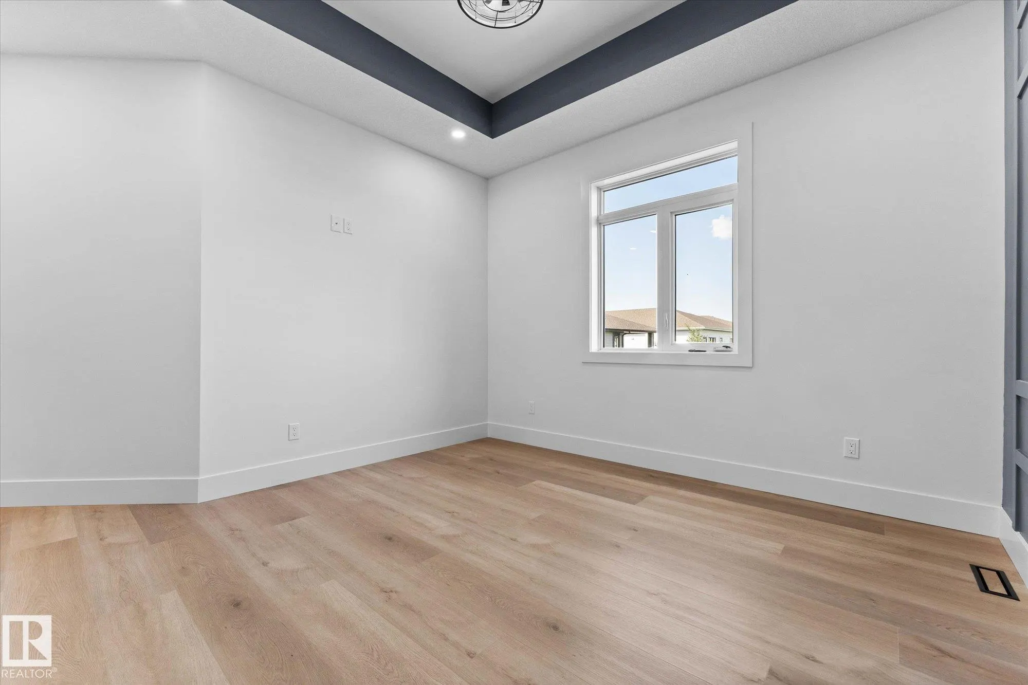 325 MEADOWVIEW Drive