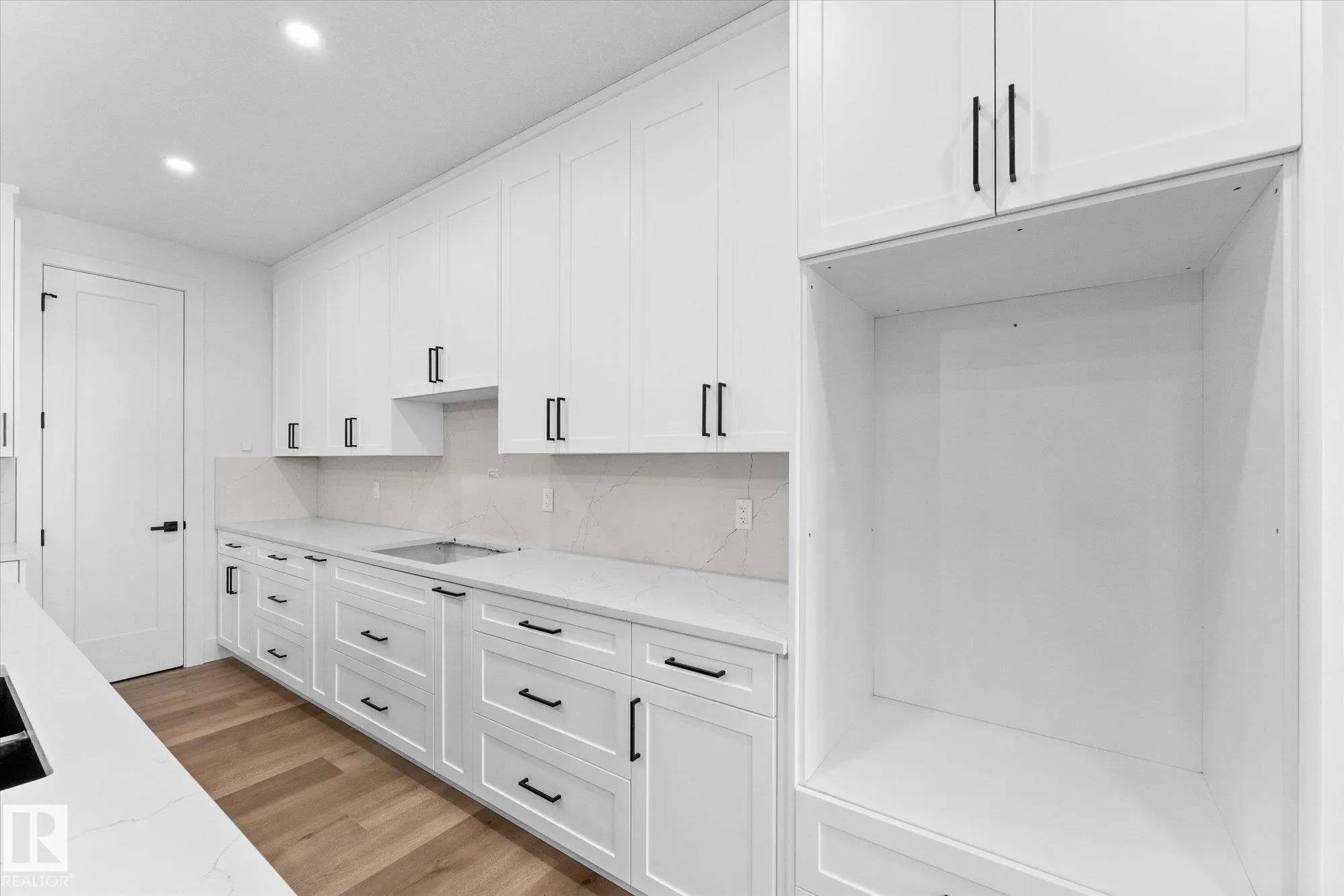 325 MEADOWVIEW Drive