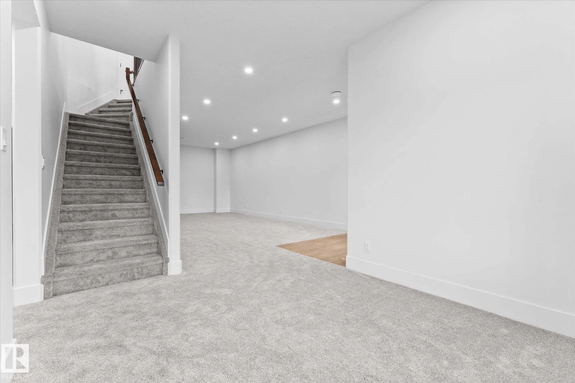 325 MEADOWVIEW Drive