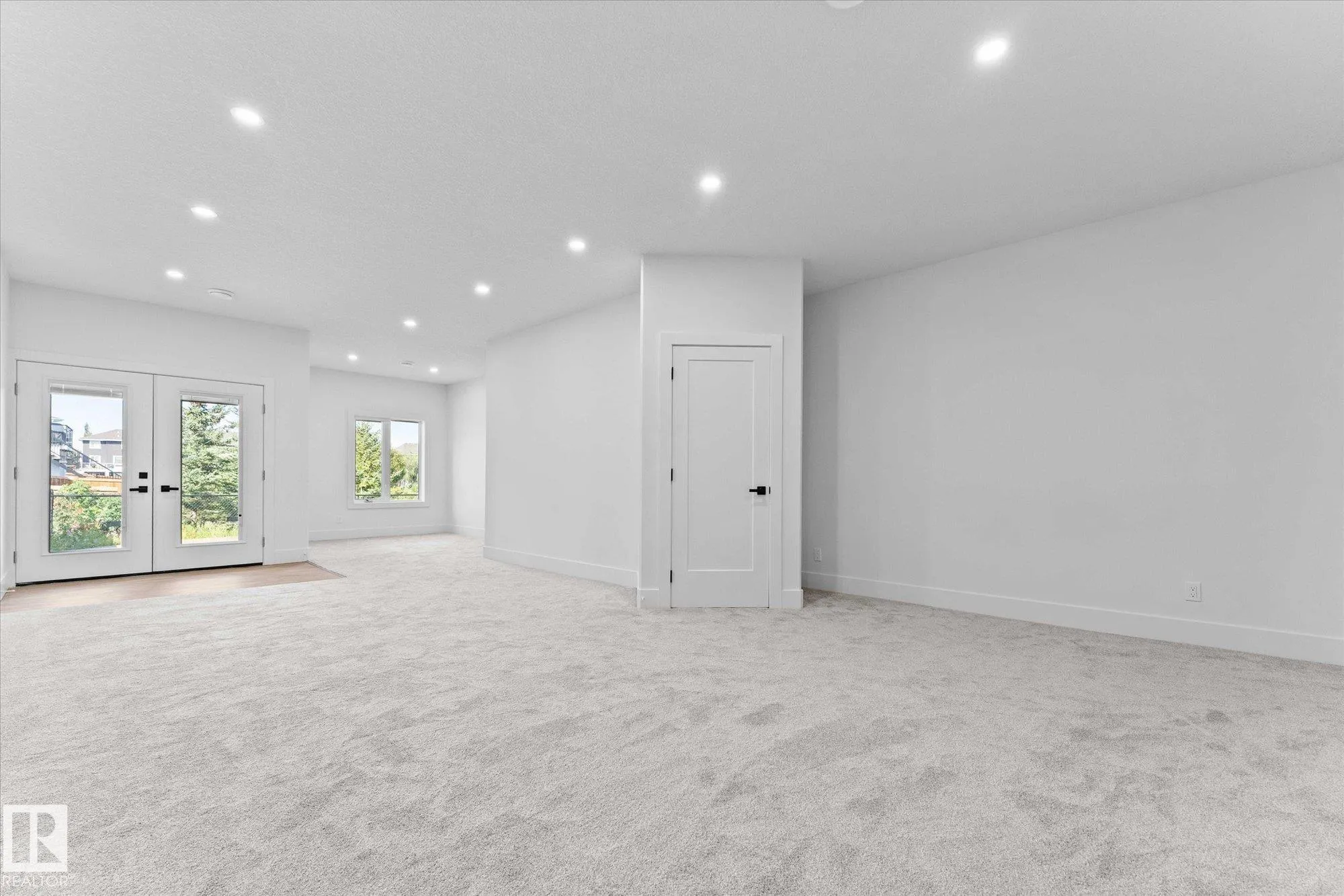 325 MEADOWVIEW Drive