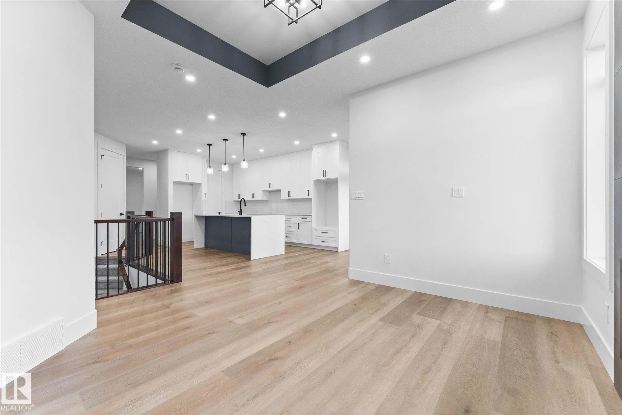 325 MEADOWVIEW Drive