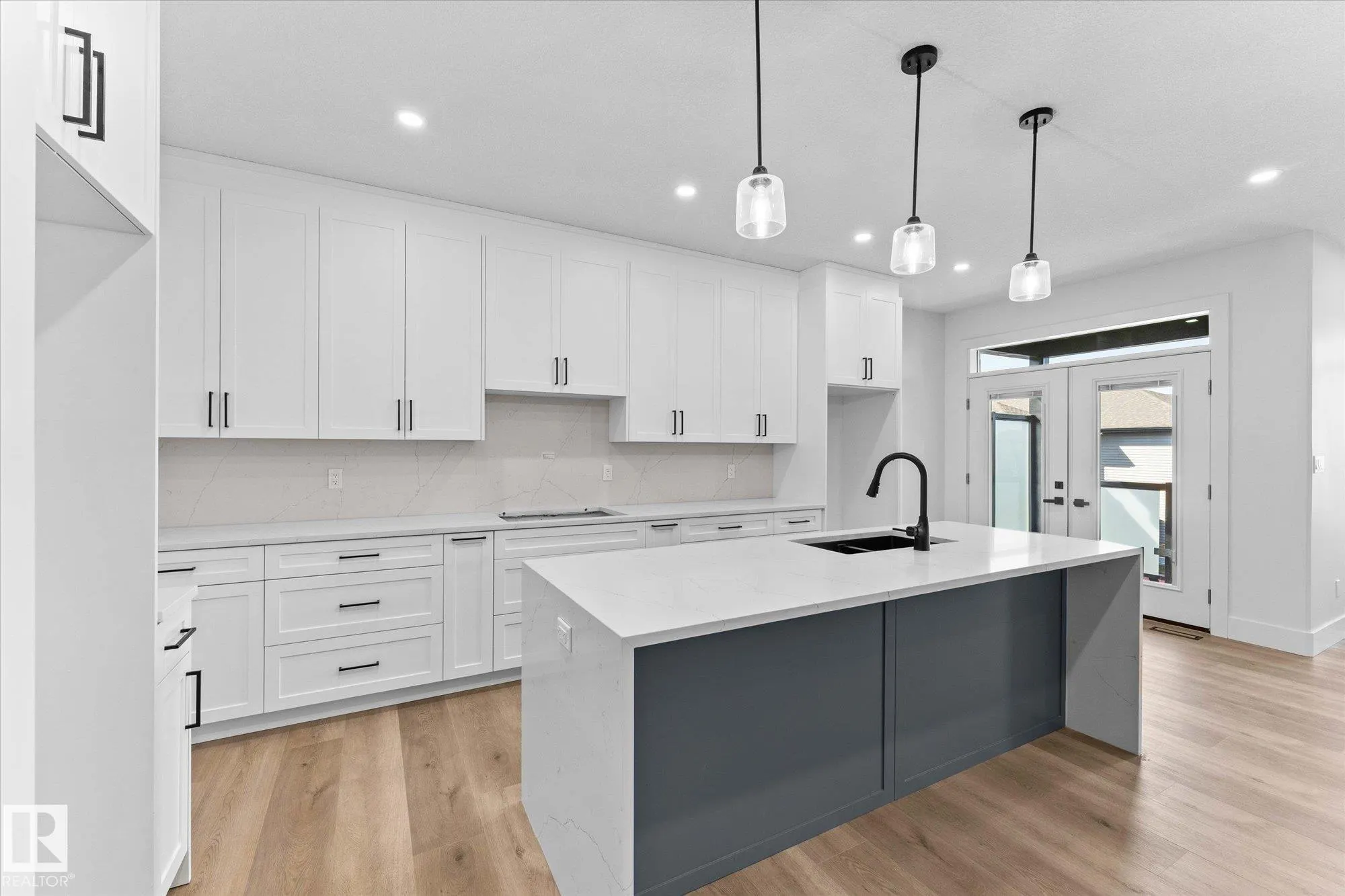 325 MEADOWVIEW Drive