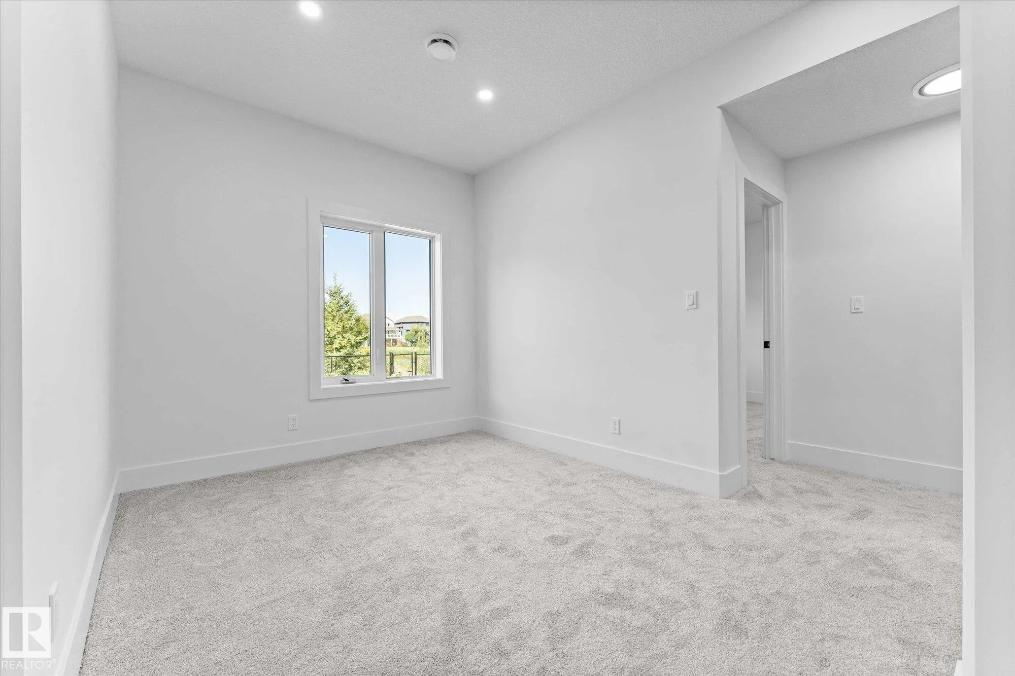 325 MEADOWVIEW Drive