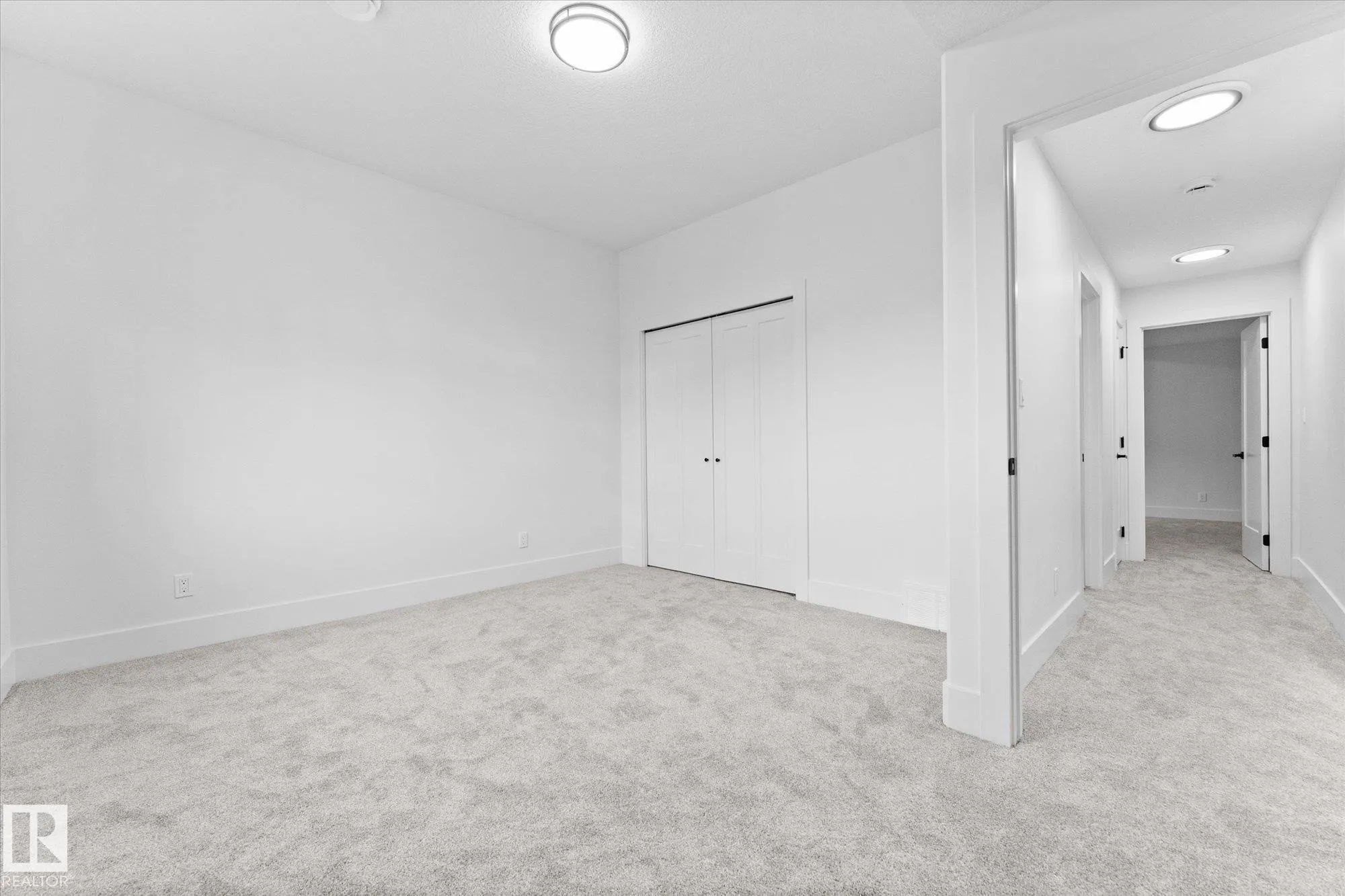 325 MEADOWVIEW Drive
