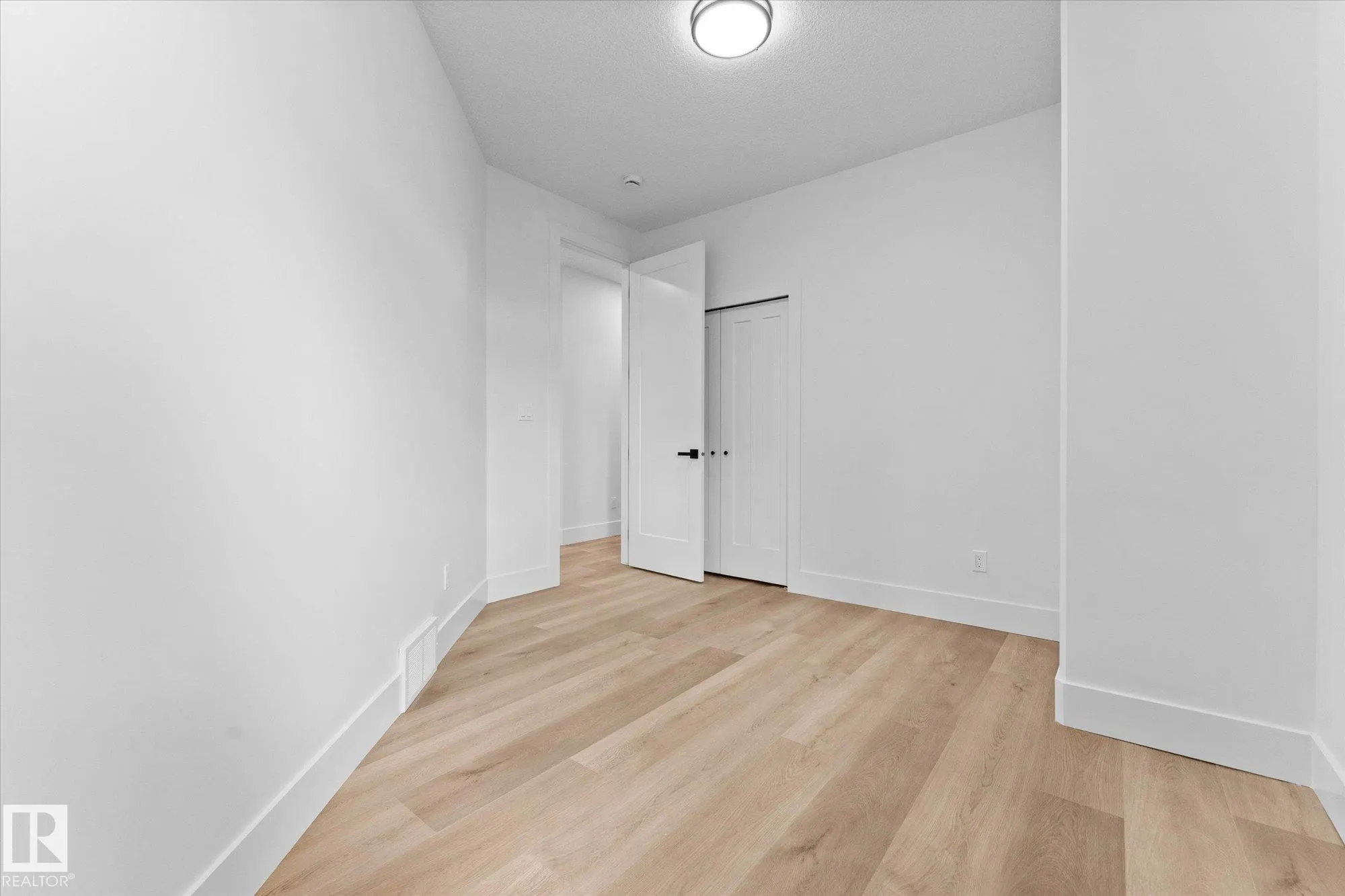 325 MEADOWVIEW Drive