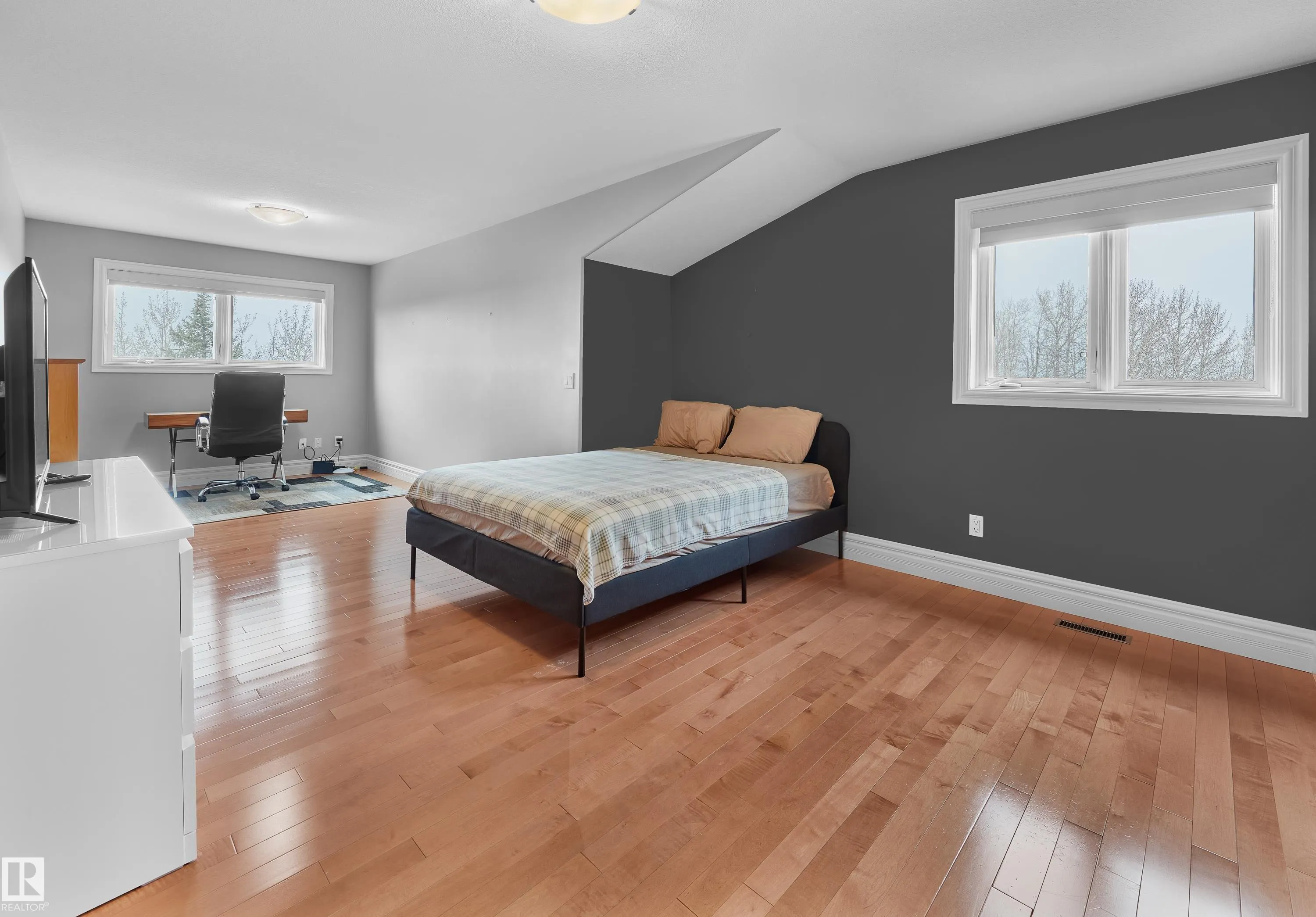 74 WINDERMERE Drive