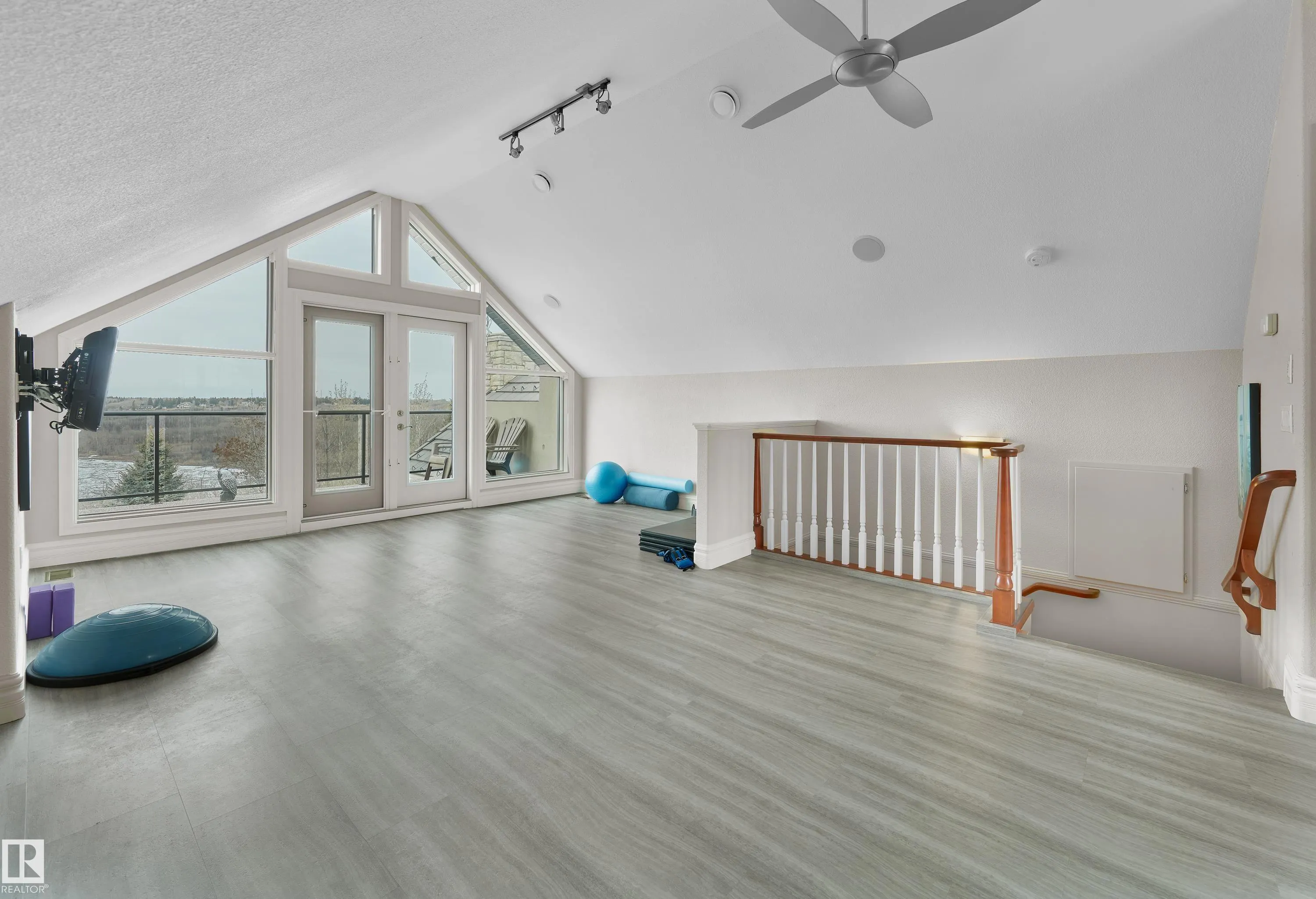 74 WINDERMERE Drive