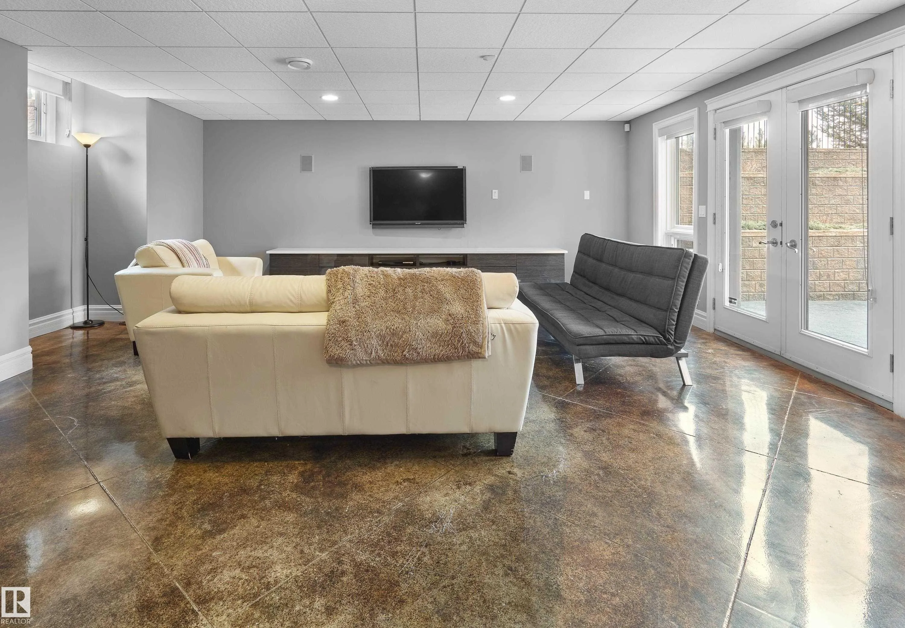 74 WINDERMERE Drive