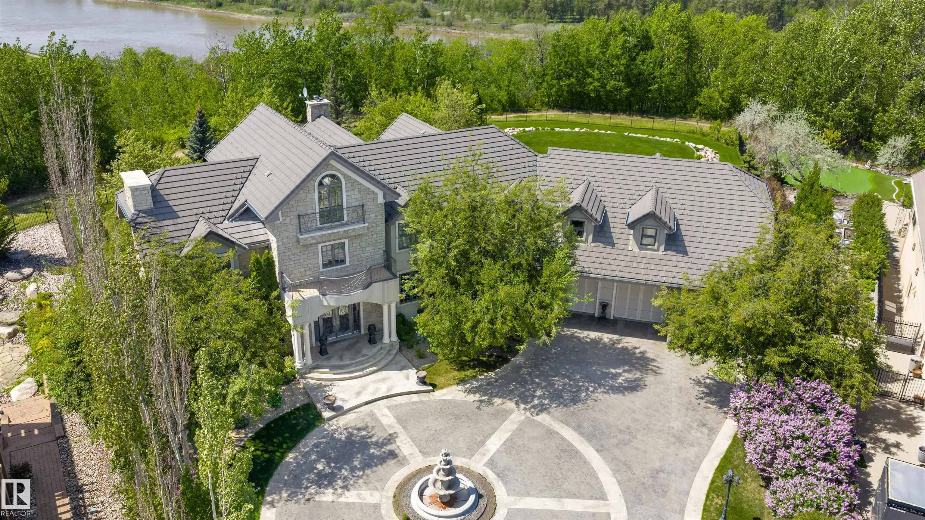 74 WINDERMERE Drive