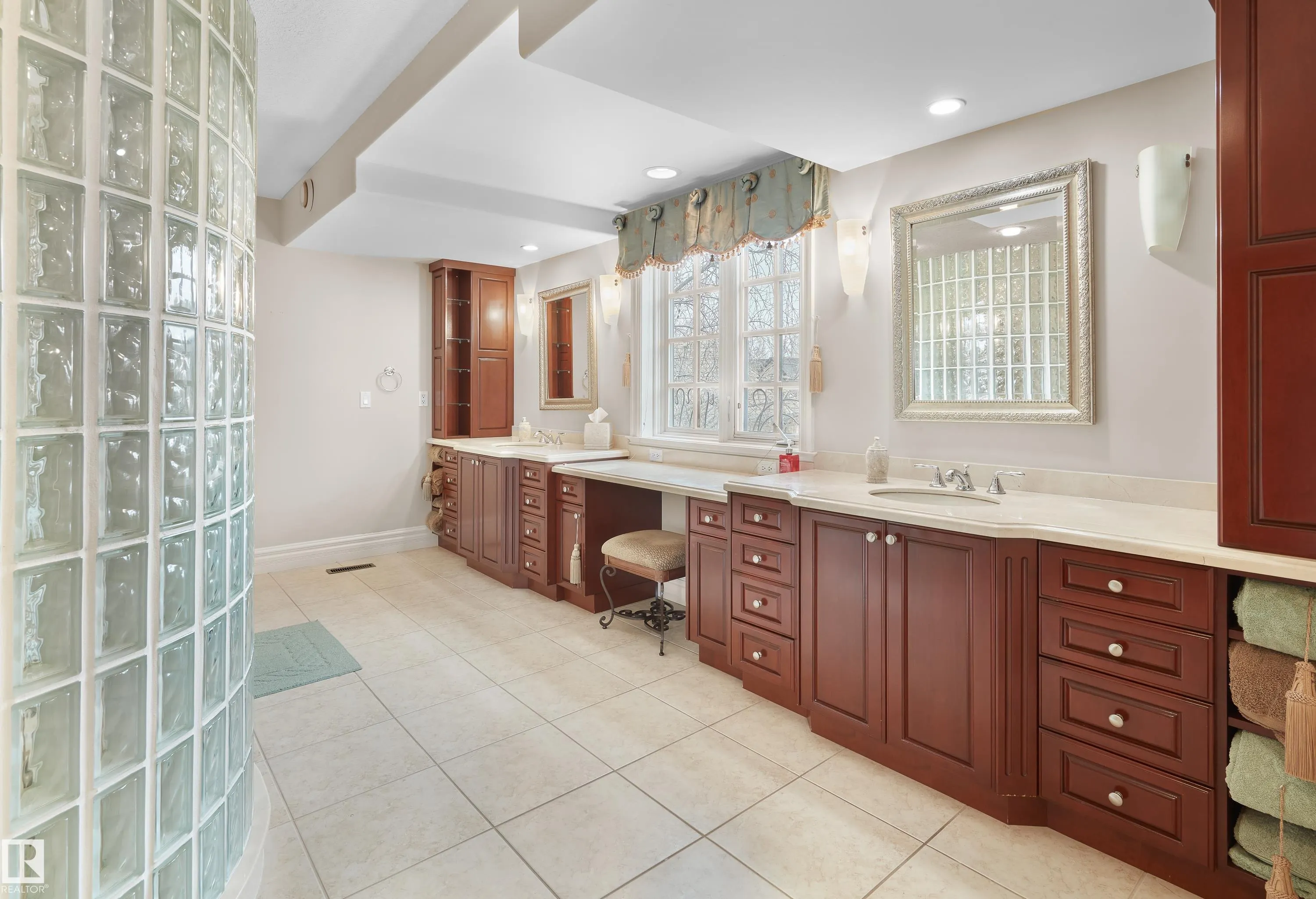 74 WINDERMERE Drive