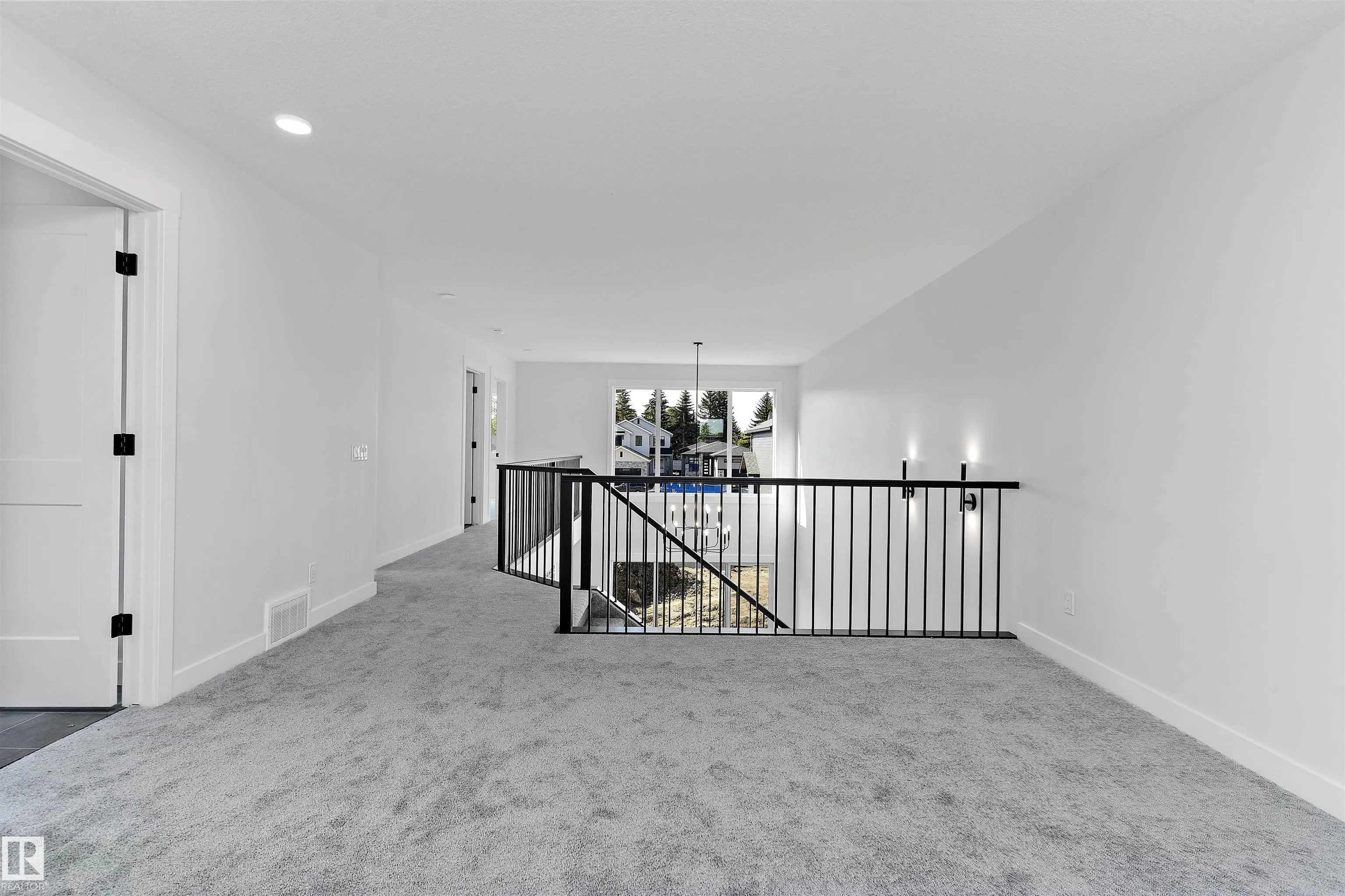 1075 Cristall Crescent