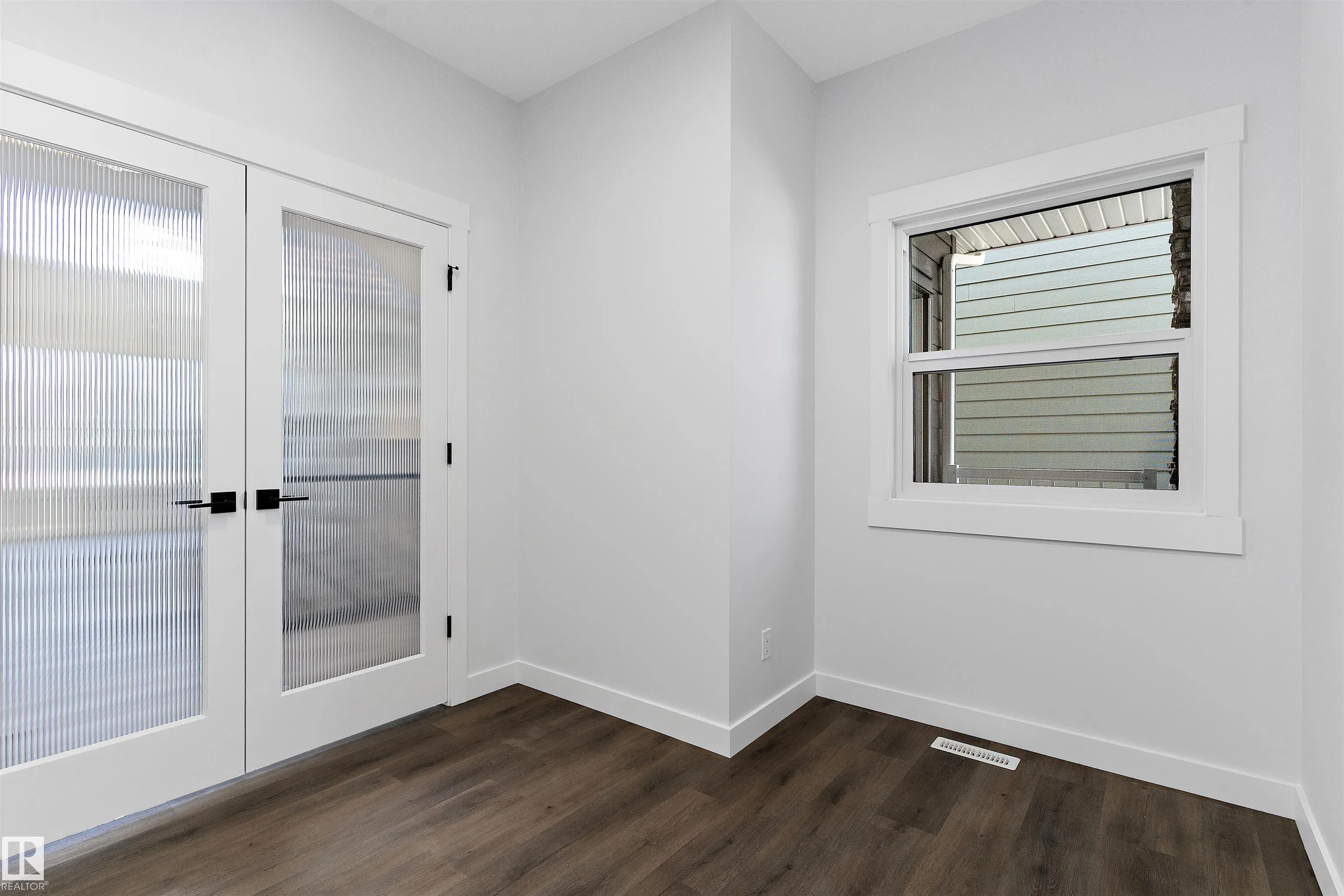 1075 Cristall Crescent