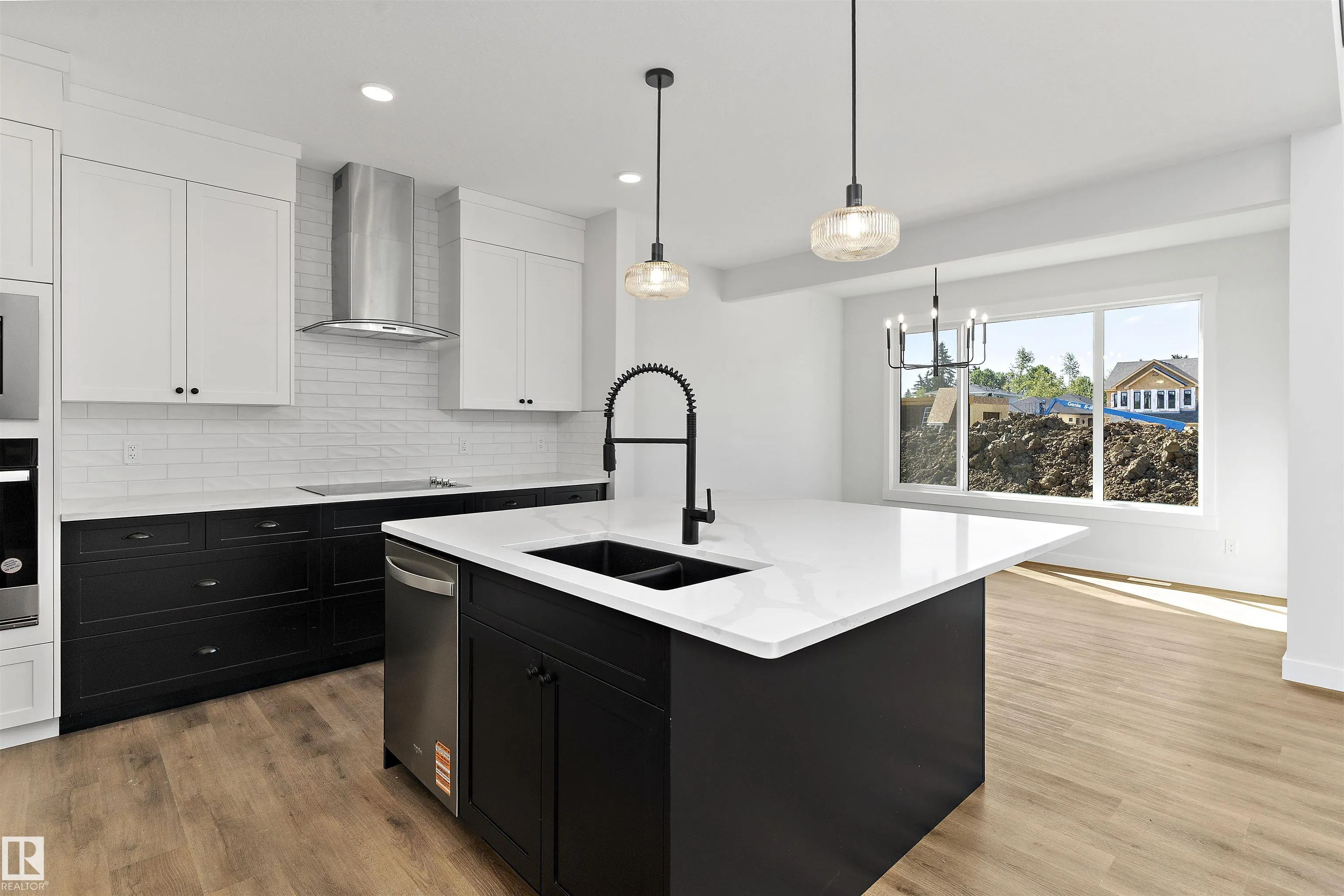 1075 Cristall Crescent