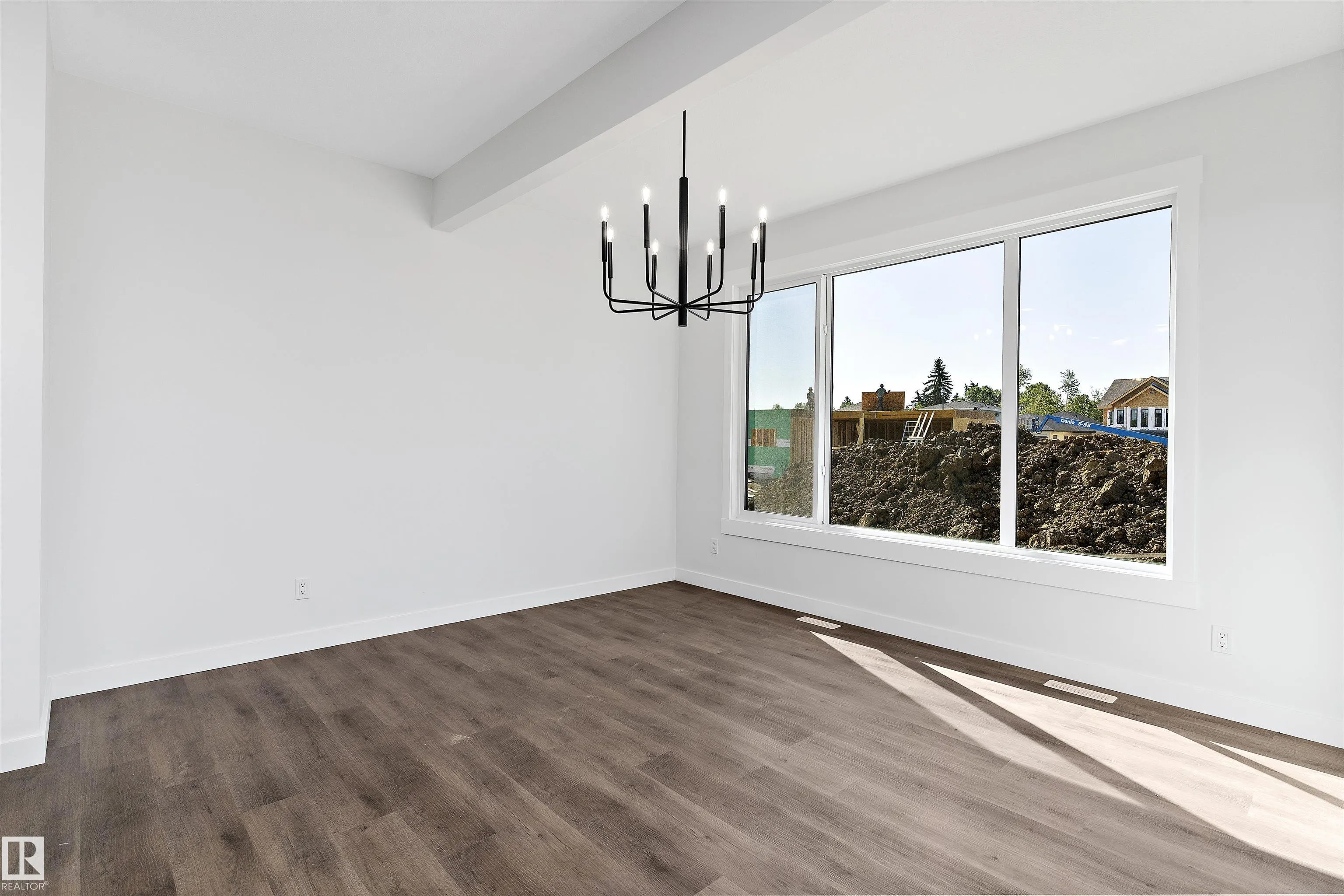 1075 Cristall Crescent