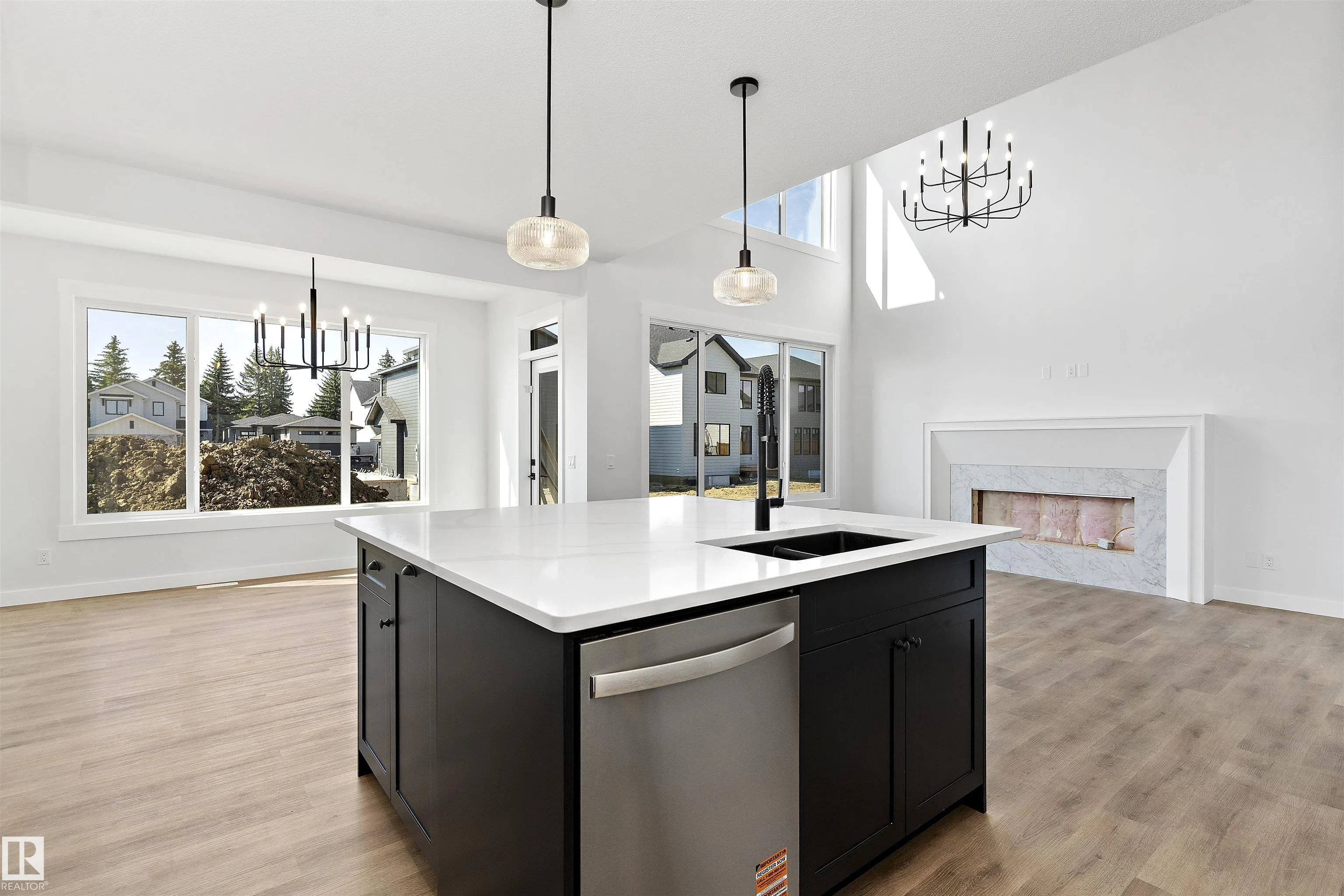 1075 Cristall Crescent